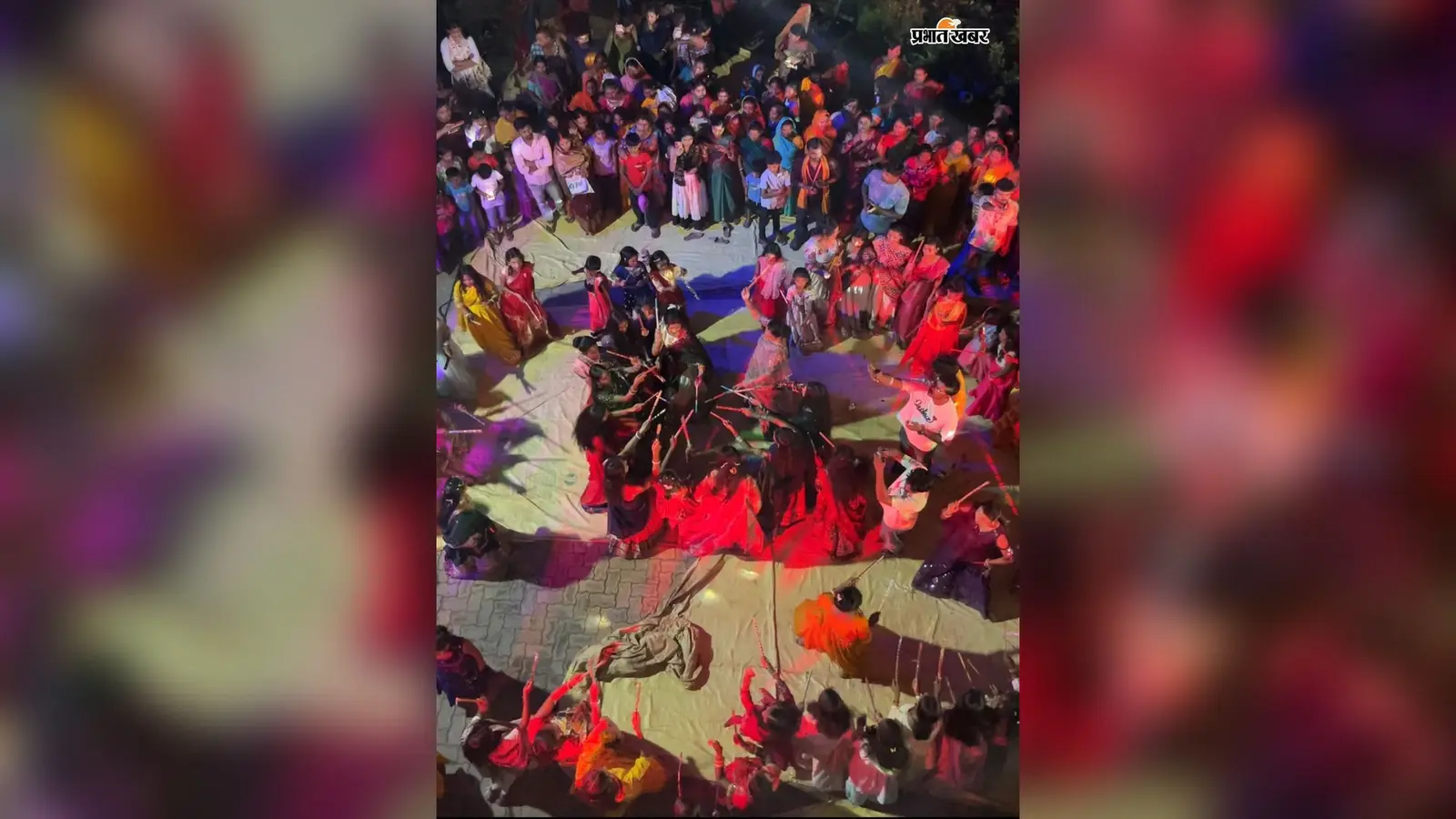 बरहरवा में पहली बार डांडिया महोत्सव, भक्ति गीतों पर झूमीं युवतियां