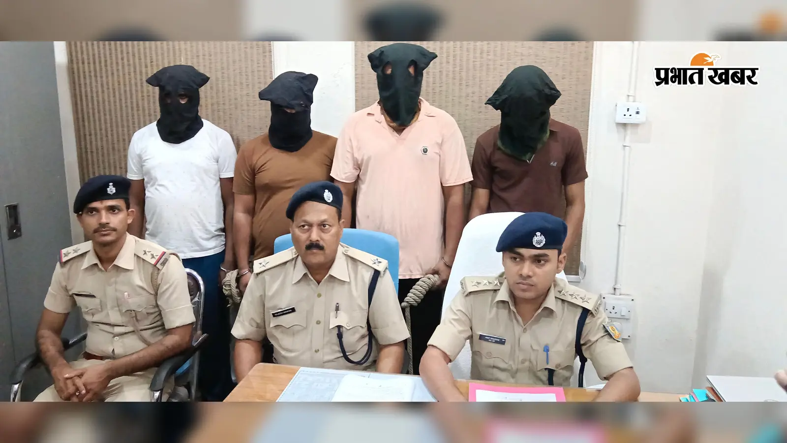 जामताड़ा में साइबर ठगी का भंडाफोड़, 11 मोबाइल और 12 सिमकार्ड के साथ चार आरोपी गिरफ्तार