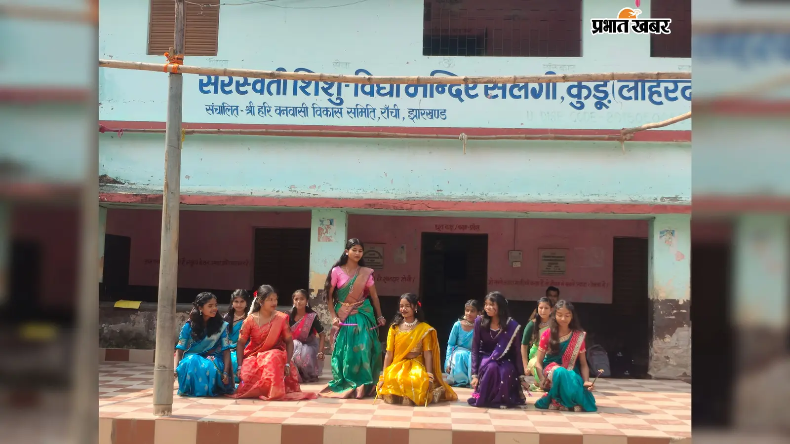 सरस्वती शिशु विद्या मंदिर सलगी में नवरात्रि पर डांडिया नृत्य का आयोजन