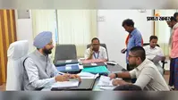 बेतिया में डीएम के सामने पहुंचीं 52 शिकायतें, जमीन विवाद से पेंशन तक के मामलों पर हुई सुनवाई