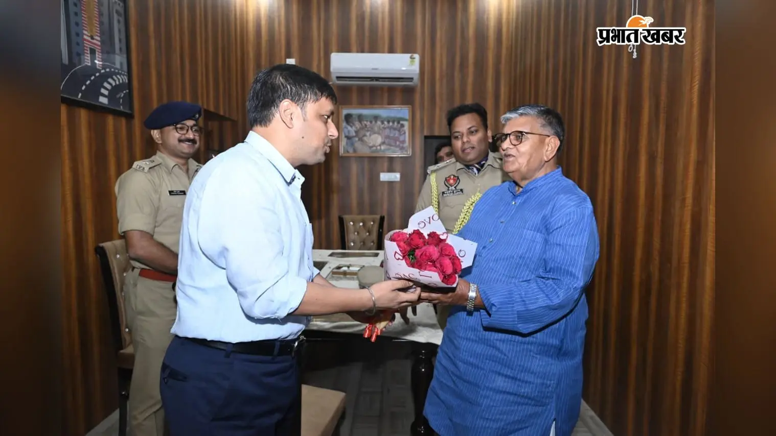 पंजाब के राज्यपाल गुलाब चंद कटारिया पहुंचे देवघर, डीसी-एसपी ने किया स्वागत