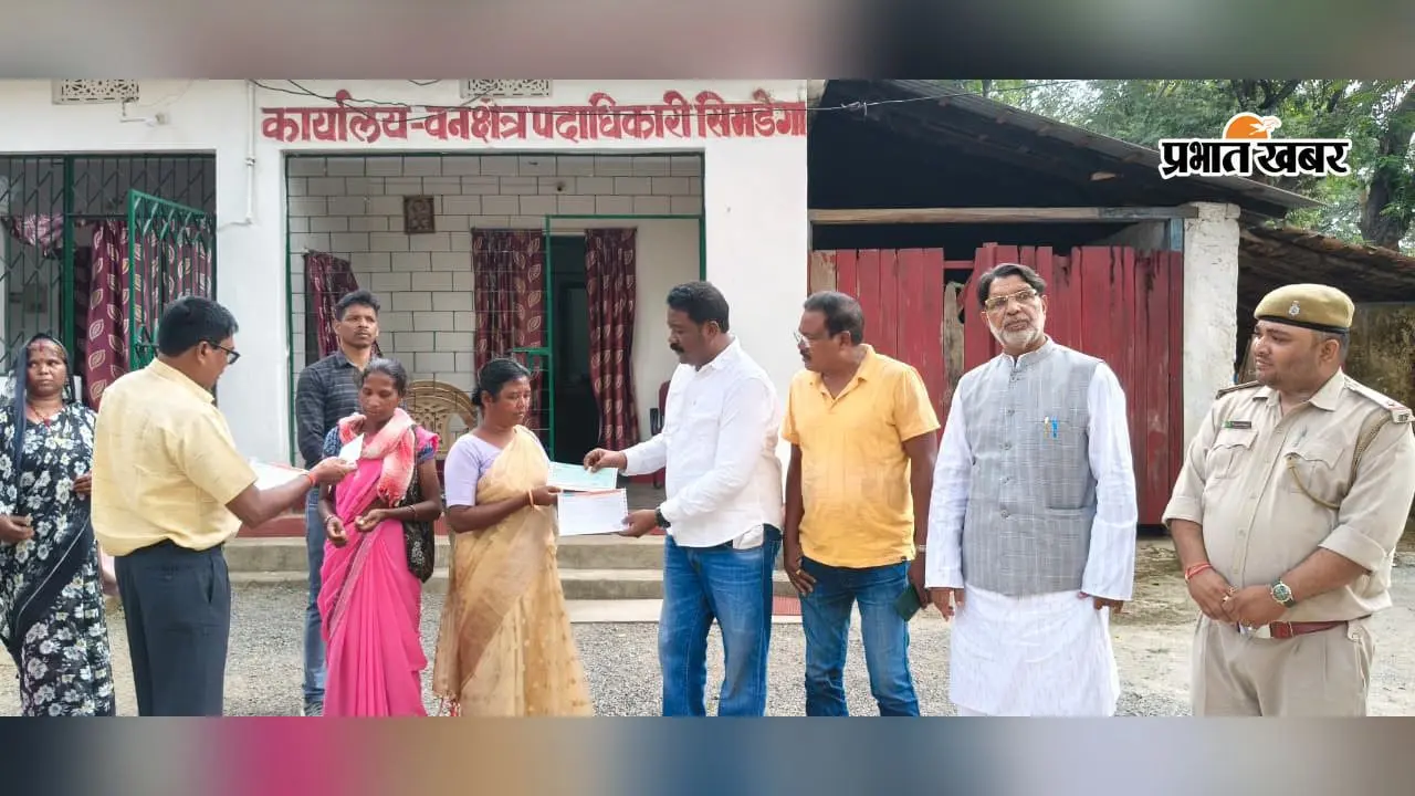 हाथी के हमले में गई दो जानें, अब परिवारों को मिले 10 लाख; विधायक बोले- संभालकर रखें राशि