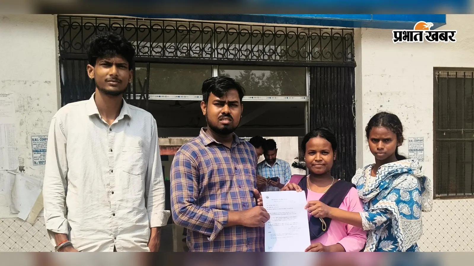 Dumka : कॉलेज जाने वाले छात्रों से पूरा किराया क्यों? काठीकुंड में अभाविप ने प्रशासन से मांगा हस्तक्षेप