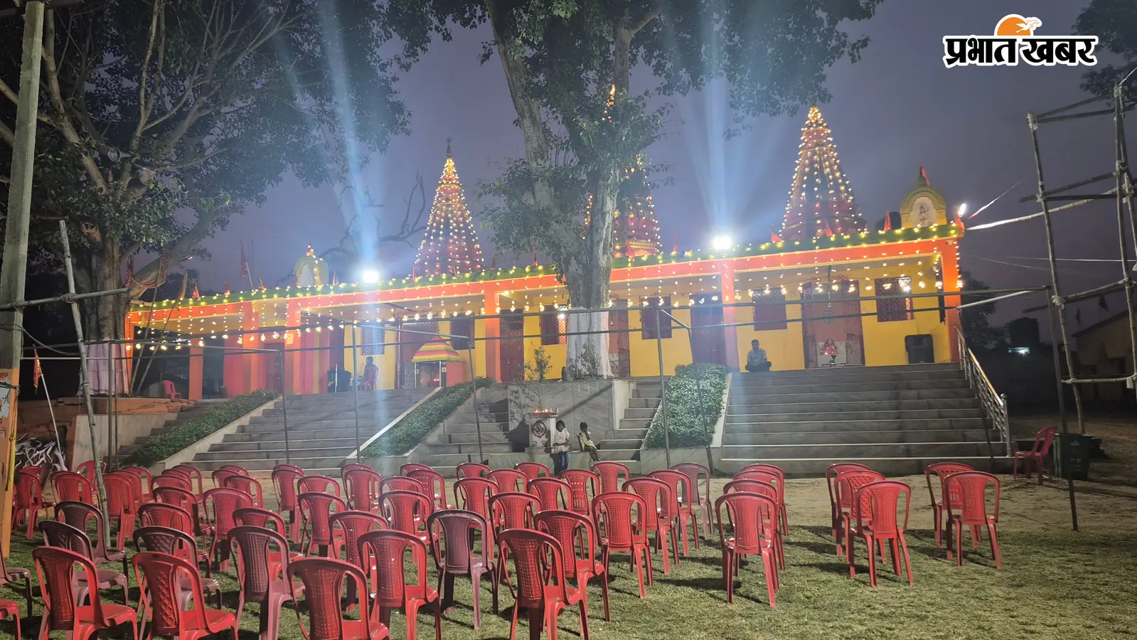 लालटेन की रोशनी में मां की तस्वीर से हुई थी शुरुआत, अब बंगाल से आते हैं चैनपुर के लिए मूर्तिकार
