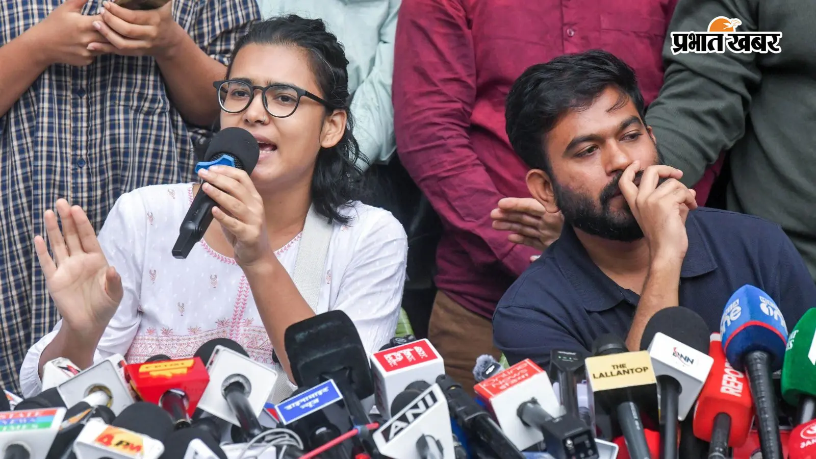 CJP Protest Live: तिरंगा यात्रा से पहले अभिजीत दीपके और नेहा बोरा हिरासत में, संजय सिंह बोले- 'विनाशकाले विपरीत बुद्धि मोदी जी..'