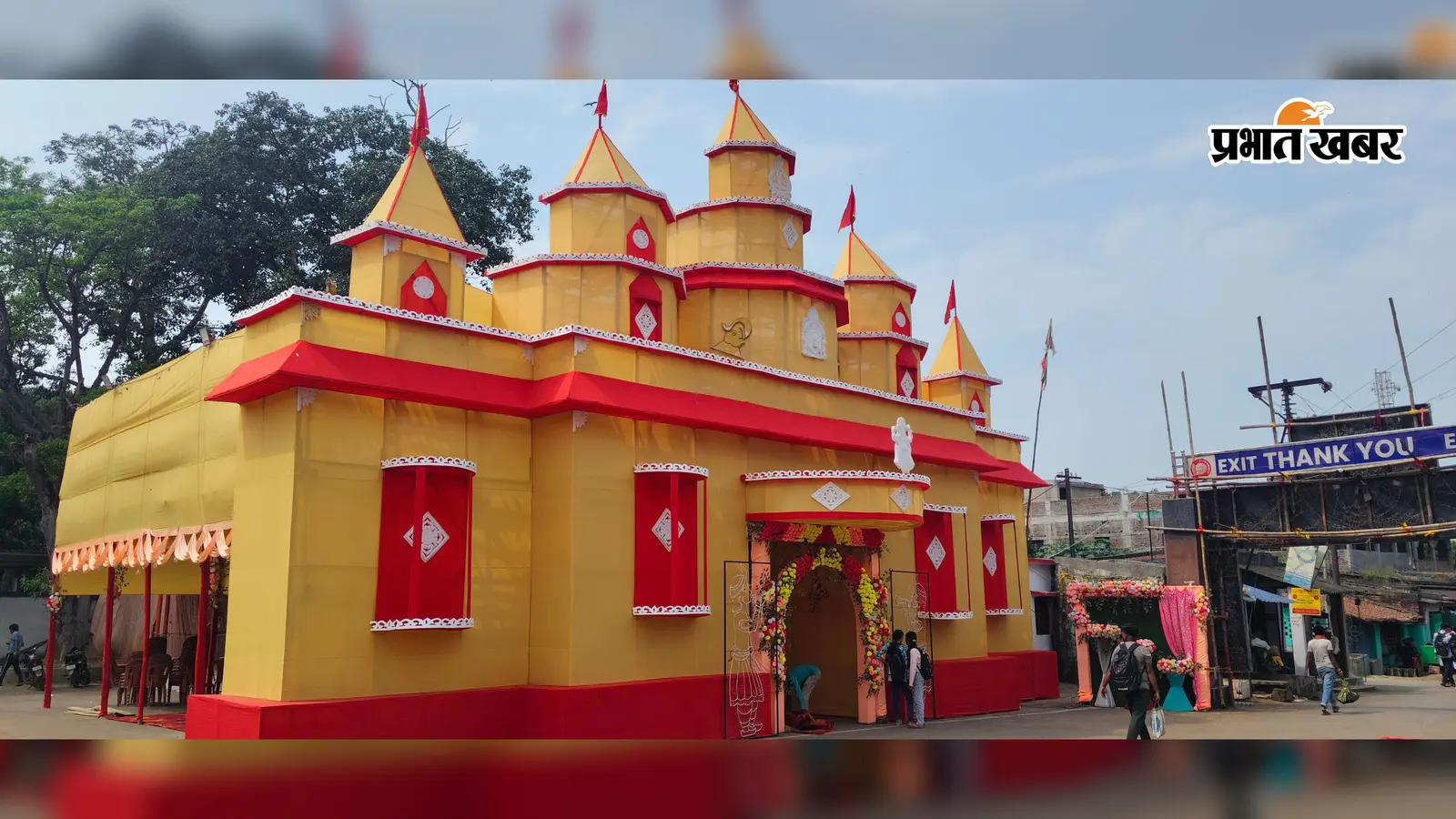 दो किमी के दायरे में आठ पूजा पंडाल, बंगाली रीति-रिवाजों से होती है मां दुर्गा की आराधना