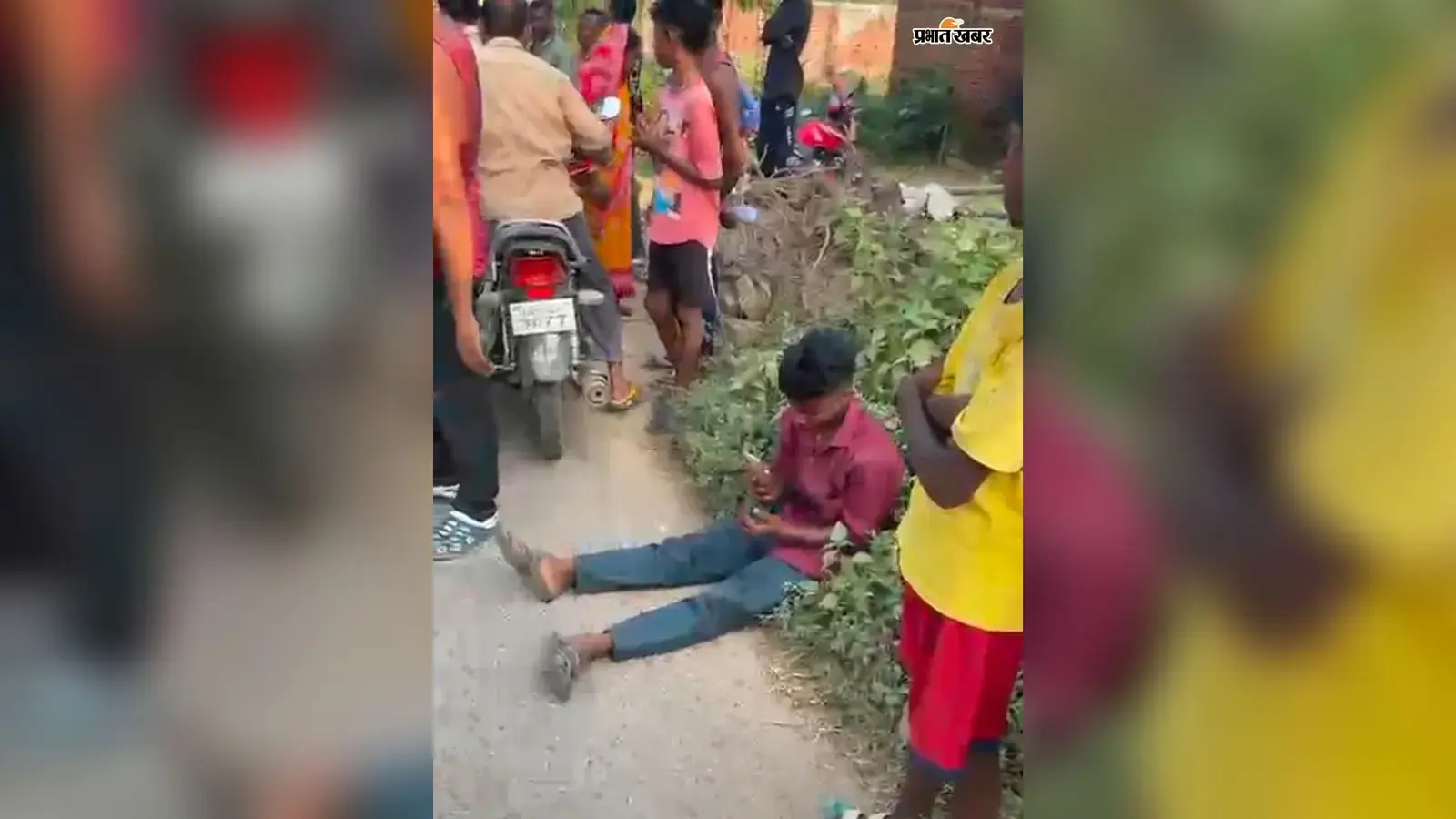रघुनाथपुर ब्लॉक हाट के पास दो बाइकों की सीधी भिड़ंत, तीन गंभीर