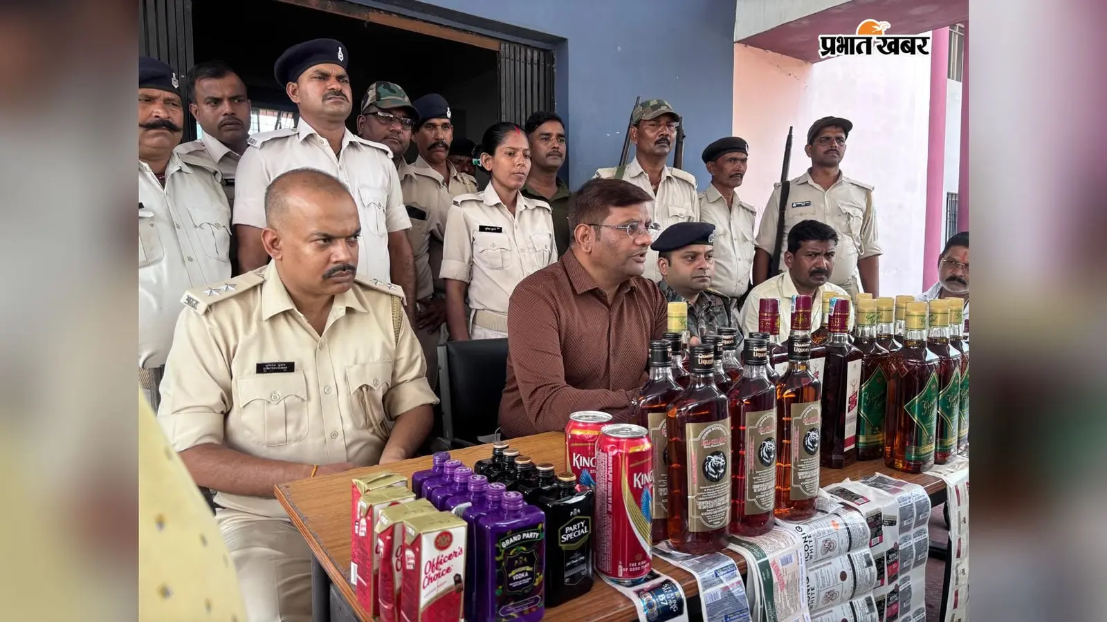 गिरिडीह में चल रहा था अवैध शराब का बड़ा खेल, उत्पाद विभाग की छापेमारी में 7,200 लीटर स्पिरिट और विदेशी शराब जब्त