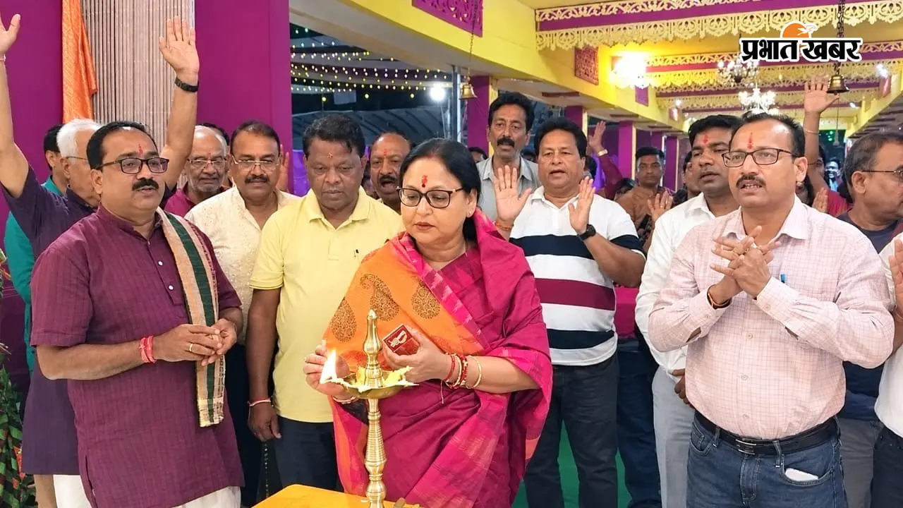 सिमडेगा में उपायुक्त कंचन सिंह ने किया रामजानकी मंदिर दुर्गा पूजा पंडाल का उद्घाटन