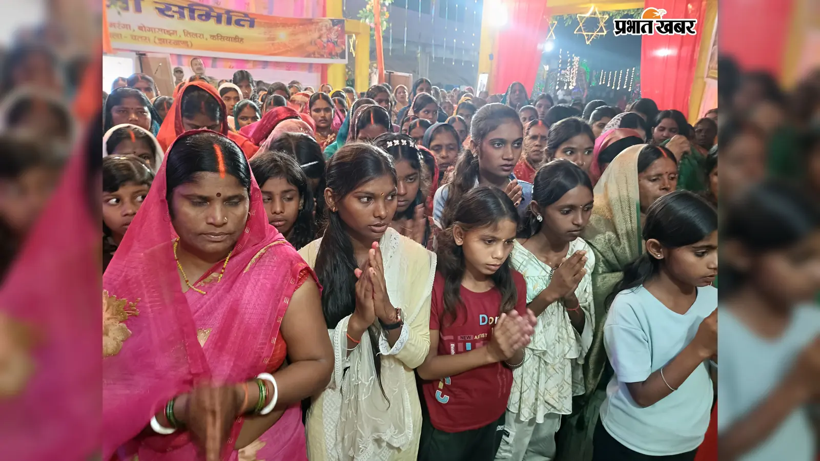 चतरा में नवरात्र की धूम: संध्या महाआरती में उमड़ी भारी भीड़, गूंज रहे माता के जयकारे