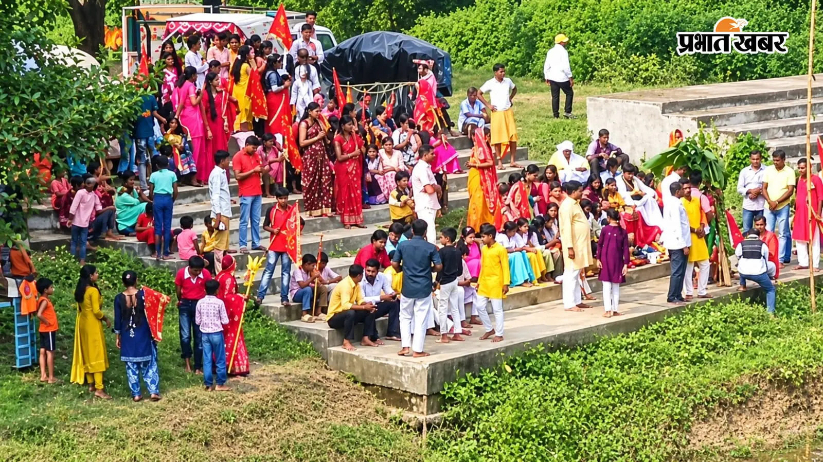 पथरगामा में 51 कलशों के साथ निकली भव्य शोभायात्रा, सापिन नदी में हुआ मां बेलभरनी का स्नान