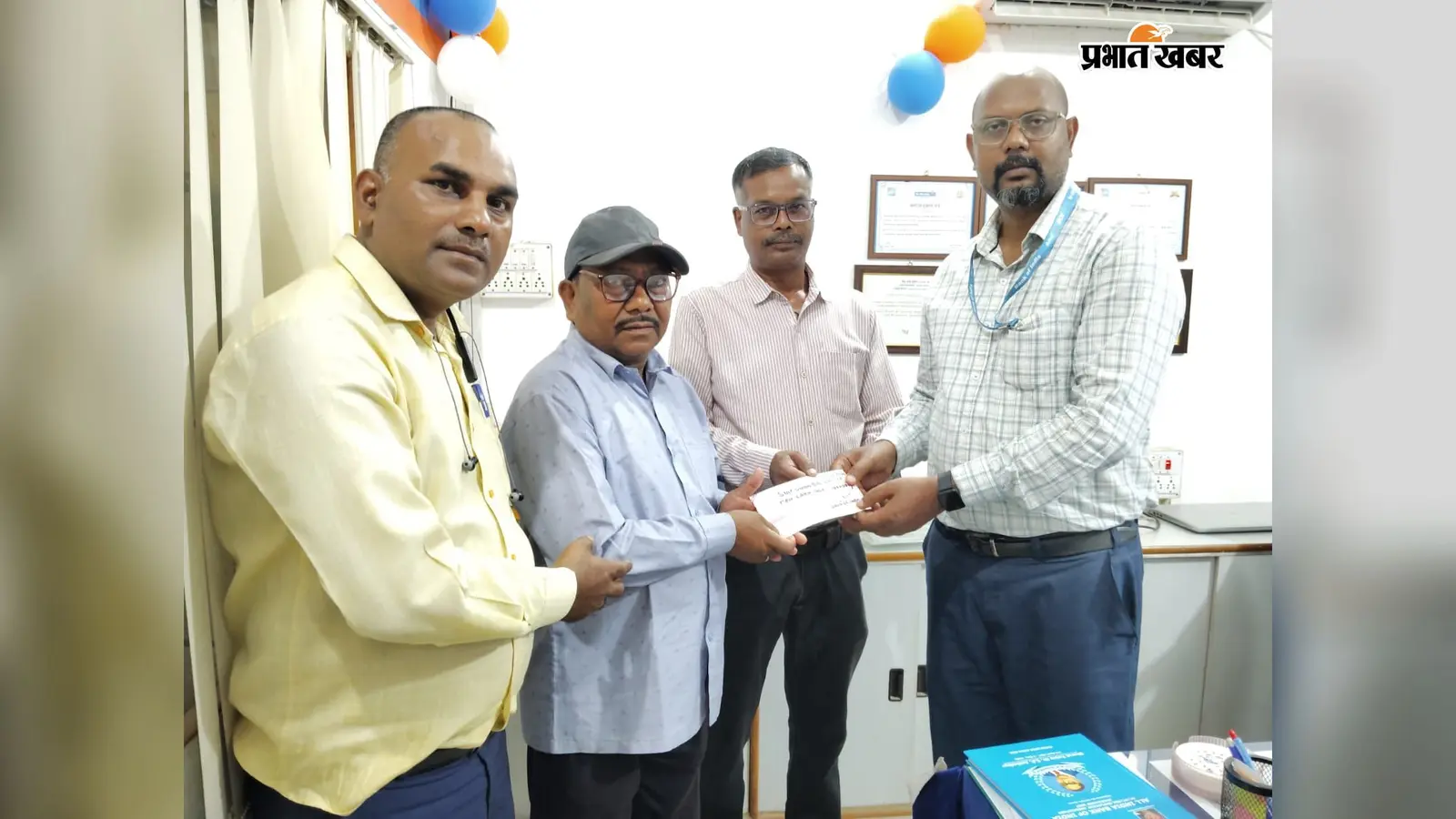 पुत्र की मृत्यु के बाद परिवार को मिला 10 लाख का सहारा, गुमला में 7 दिन में निपटा बीमा क्लेम