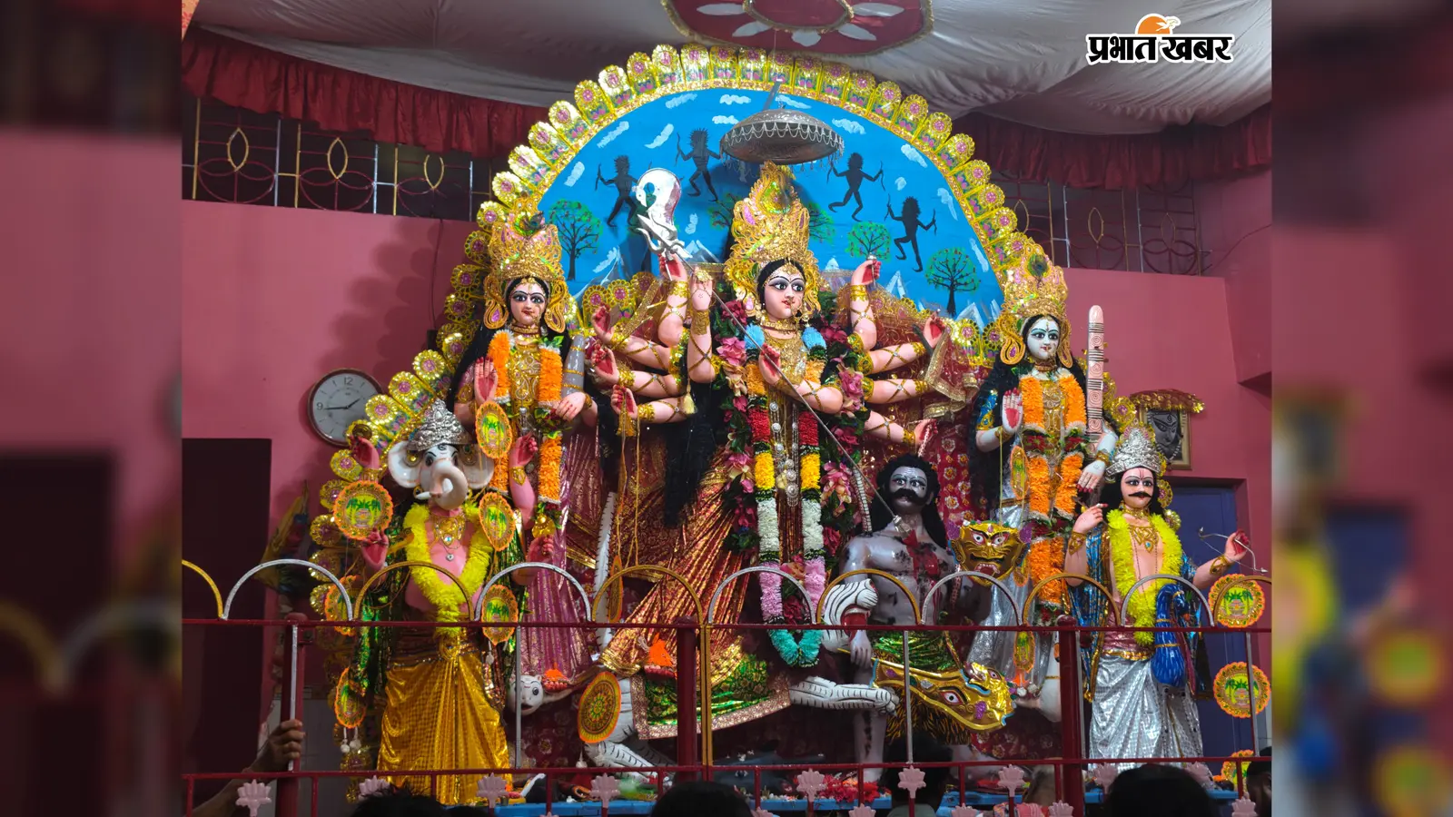 महासप्तमी पर खुले मां दुर्गा के पट, पूजा पंडालों में  दर्शन को उमड़े श्रद्धालु