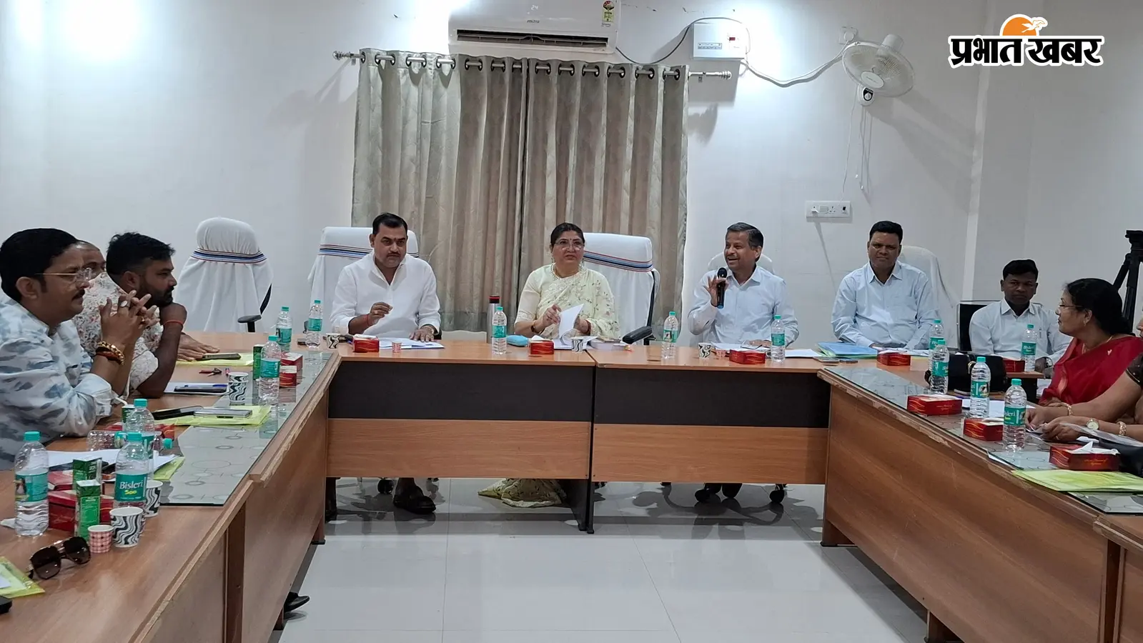 Municipal Board Meeting: मेदिनीनगर नगर निगम की बैठक में हंगामा, न योजनाओं पर चर्चा हुई, न मिली मंजूरी