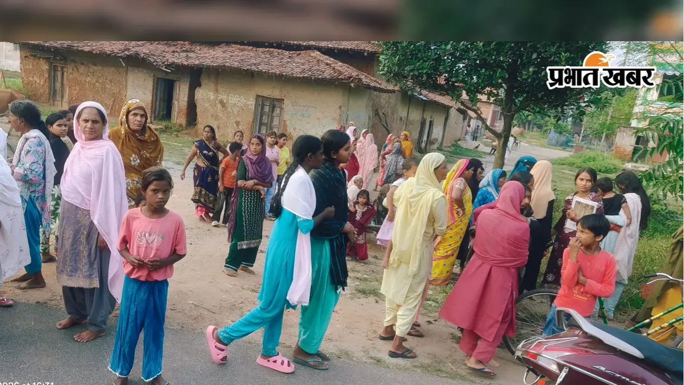 कोडरमा-गिरिडीह मुख्य मार्ग पर हादसा: फॉरच्यूनर की टक्कर से स्कूटी सवार गंभीर रूप से घायल, वाहन जब्त