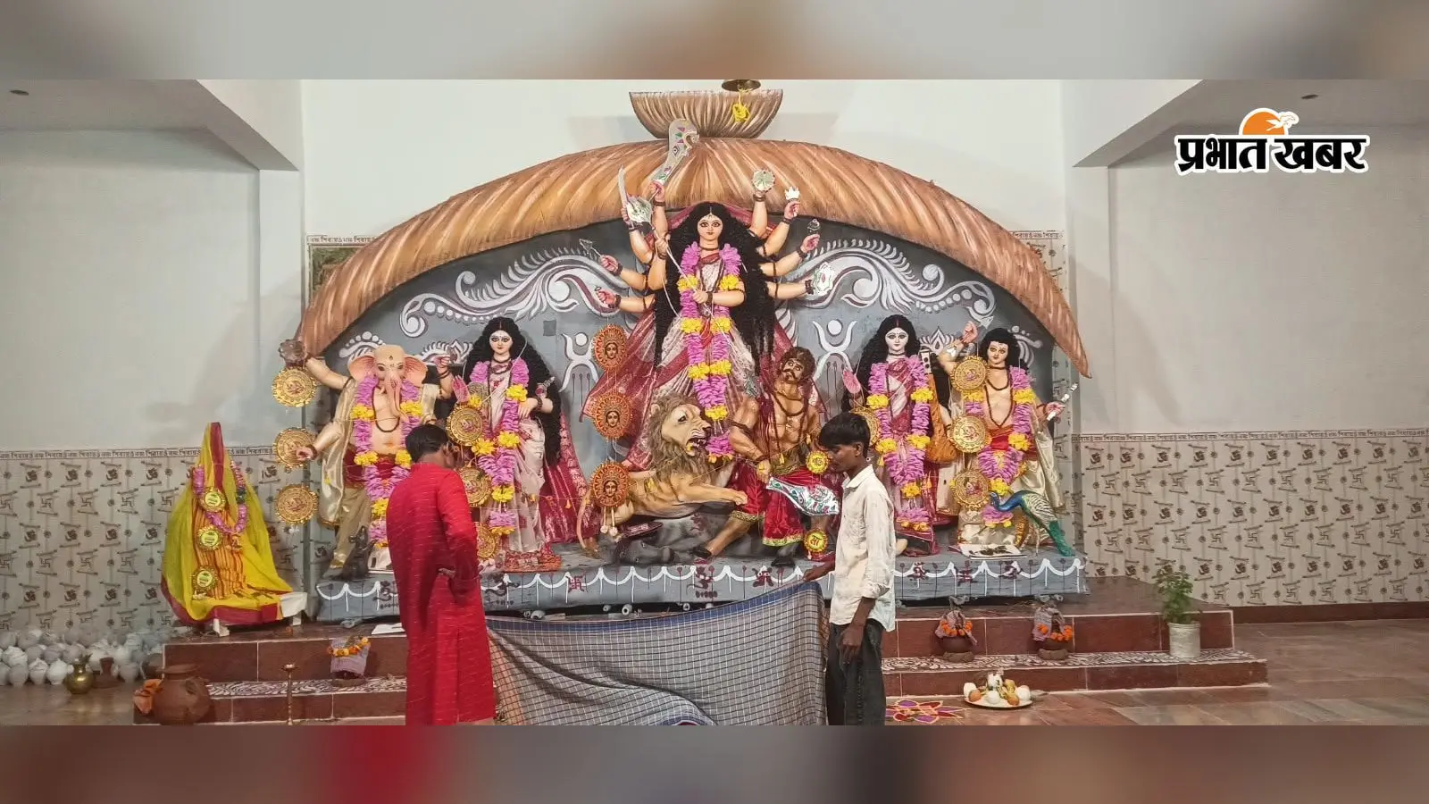 जामताड़ा - पट खुलते ही पूजा पंडालों में उमड़े श्रद्धालु