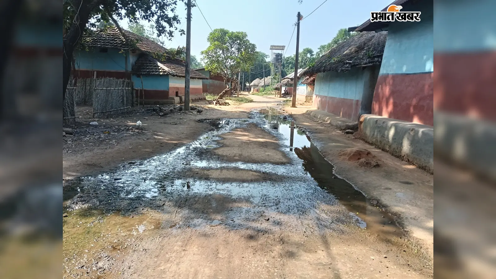 दक्षिणजोल गांव में सड़क पर बह रहा गंदा पानी, निकासी की व्यवस्था नहीं