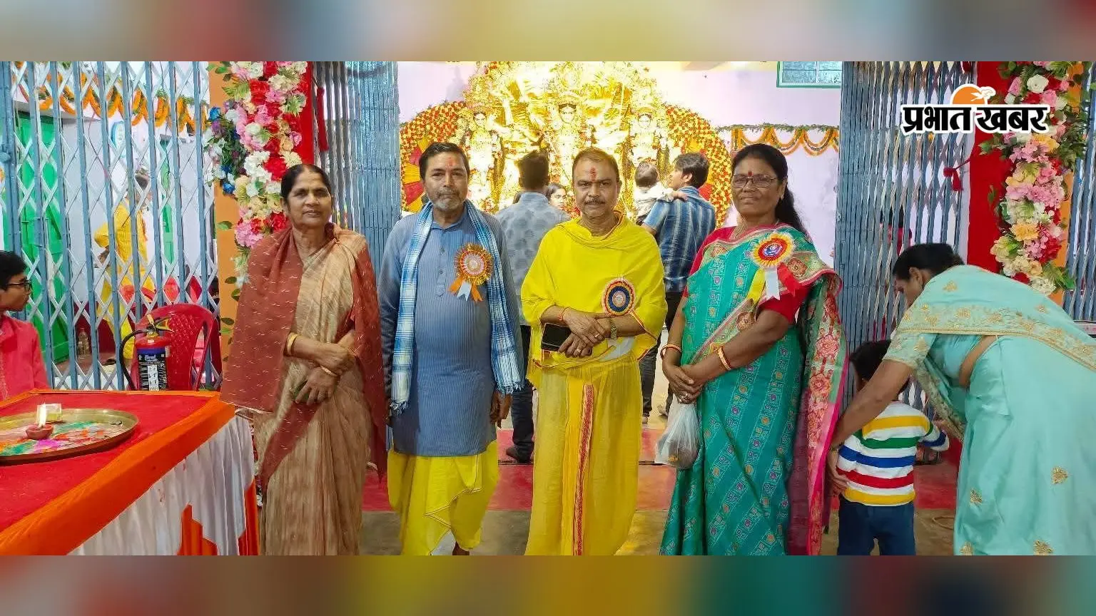 मां दुर्गा की भक्ति में दिखीं गुमला नगर परिषद अध्यक्ष, शहर के पूजा पंडालों में पहुंचकर की पूजा-अर्चना