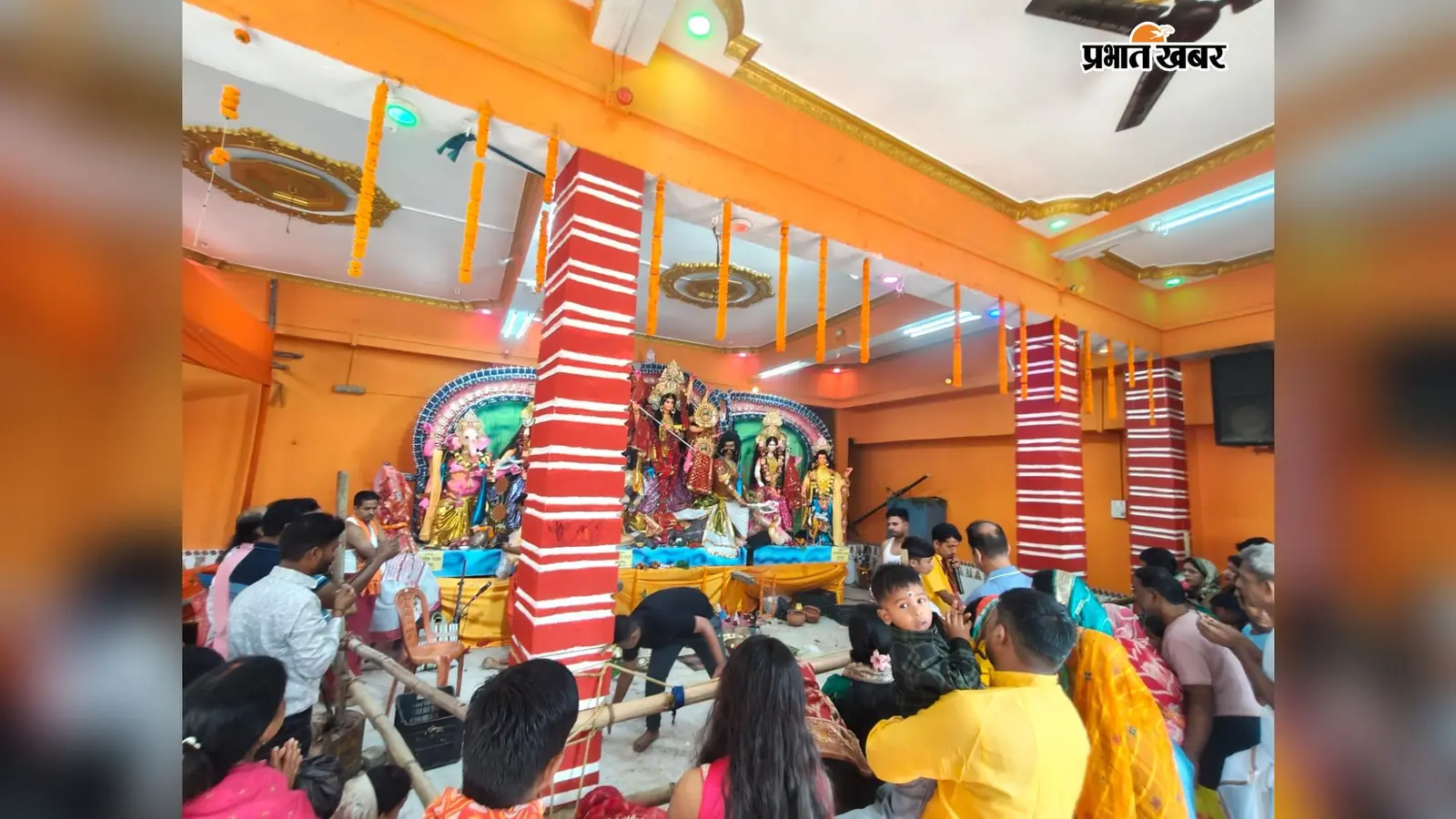 बरहेट - महाअष्टमी पर मां की आराधना, सोमवार को महानवमी और मंगलवार को सिंदूर खेला के साथ विदाई