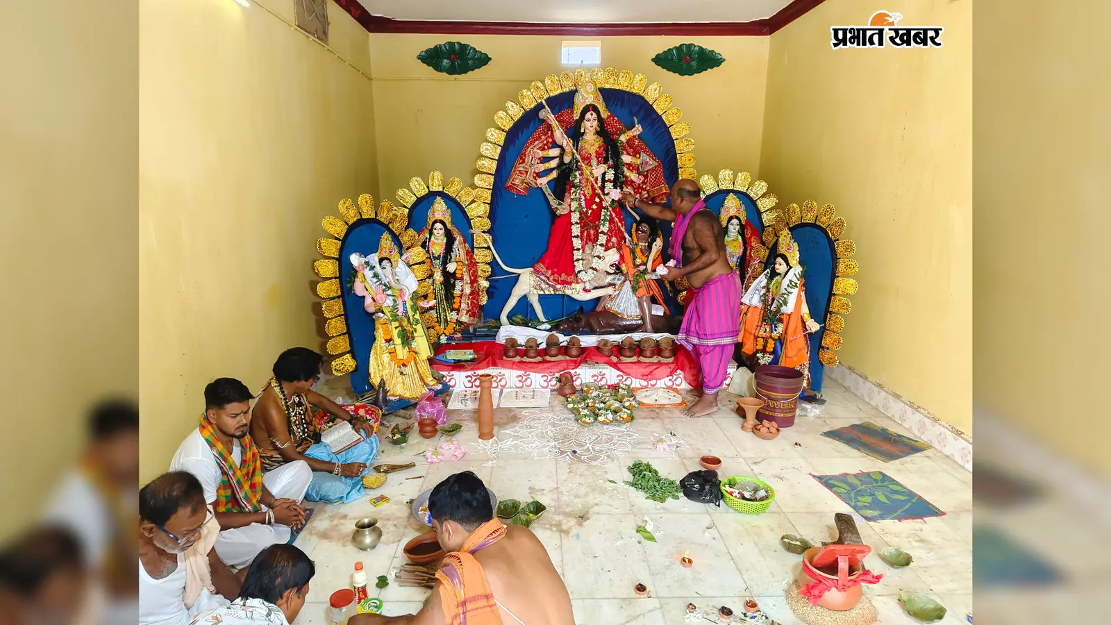 Watch Video : खरसावां के सरकारी दुर्गा मंदिर में महाष्टमी पूजा, तीन सदियों से चली आ रही परंपरा