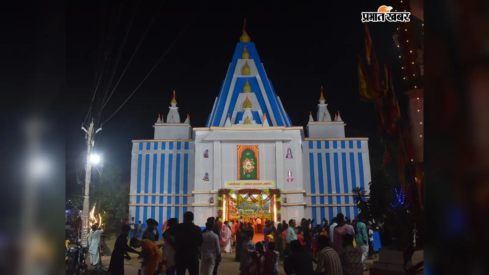 चास के रामनगर में दुर्गापूजा की धूम, चंद्रोदय मंदिर की तर्ज पर सजा भव्य पंडाल