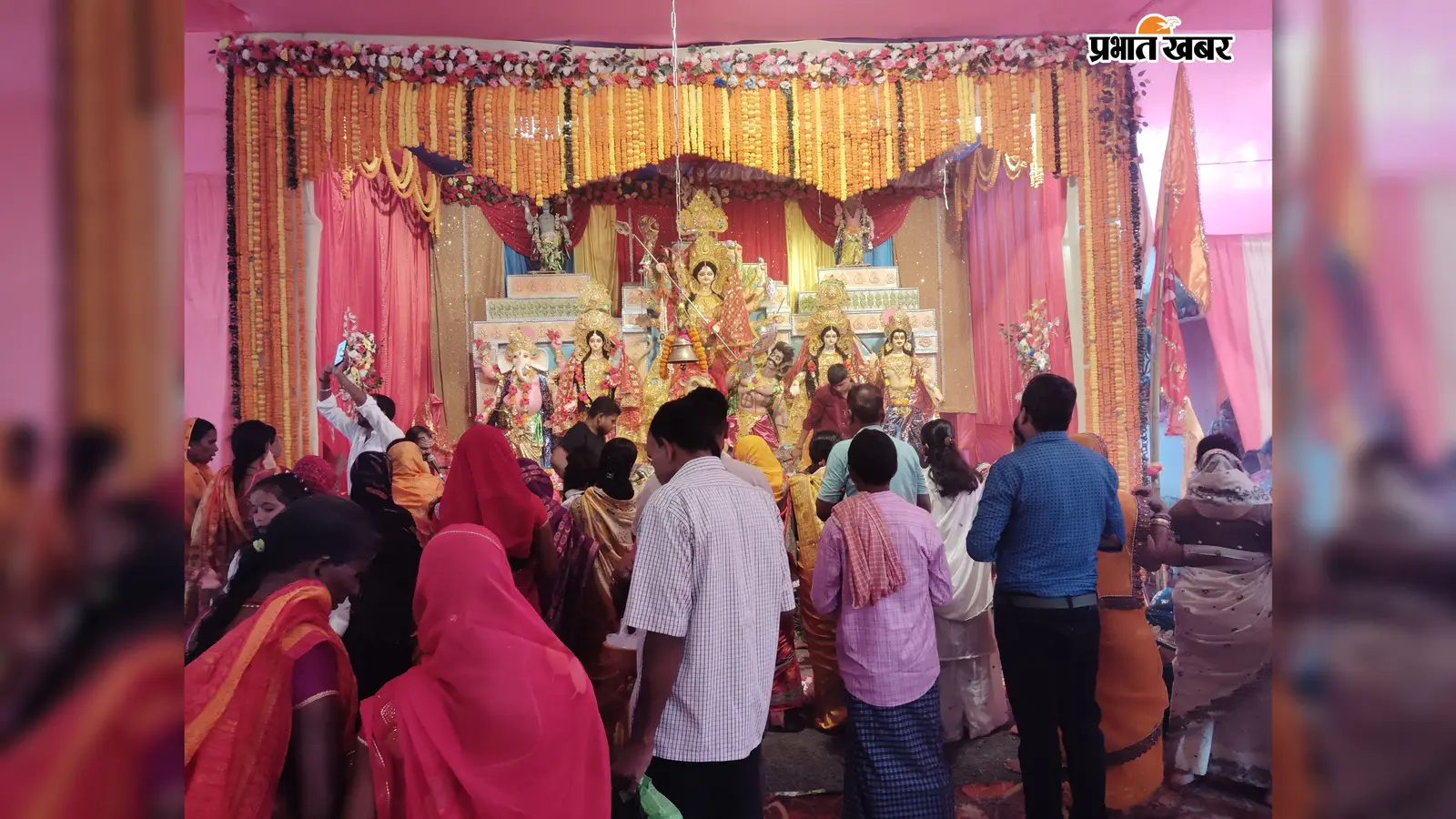 नोनीहाट के दुर्गा मंदिरों में महाष्टमी पर उमड़ा श्रद्धा का सैलाब: महागौरी की पूजा के लिए लगी भक्तों की कतार