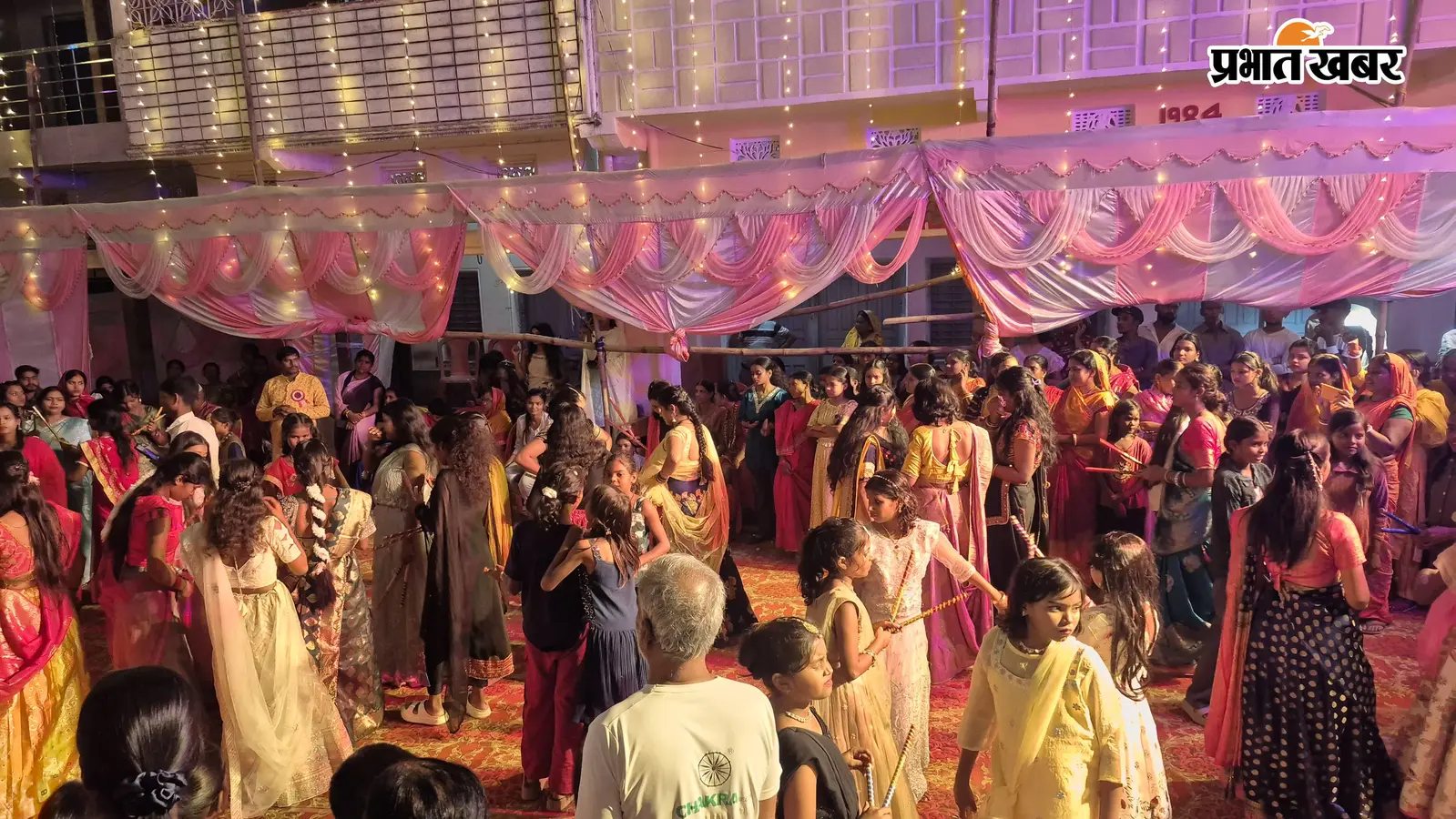 सांकुल दुर्गा मंदिर में पहली बार हुआ डांडिया कार्यक्रम, सैकड़ों महिलाओं और बच्चियों ने लिया भाग