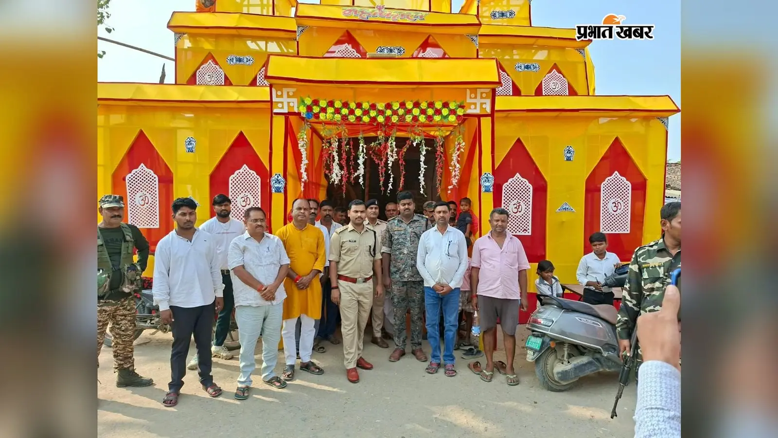 दुर्गापूजा पर पुलिस की पैनी नजर, एसडीपीओ ने नौडीहा बाजार के पंडालों का लिया जायजा