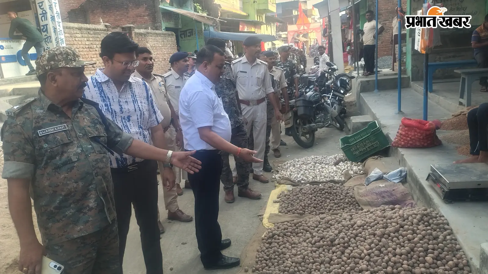 दशहरा पर नौडीहा बाजार में पुलिस का फ्लैग मार्च, अफवाह फैलाने वालों पर रहेगी नजर