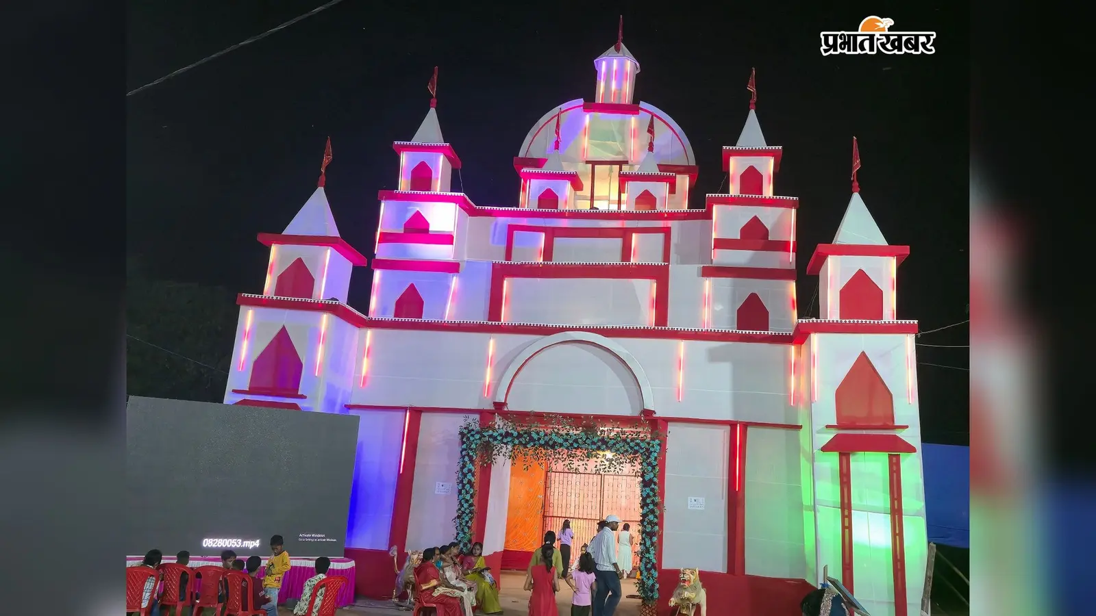 इटखोरी: रोशनी से जगमगा रहा है दुर्गा पूजा पंडाल