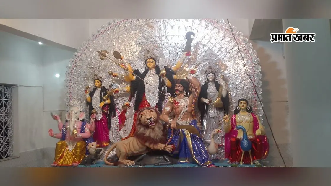 1936 में शुरू हुई पूजा आज भी कायम, लोहरदगा की दुर्गाबाड़ी में भक्ति के साथ दिखती है बंगाली संस्कृति