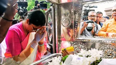 दुर्गा पूजा पंडाल में भगदड़ के बाद एक्शन में कोलकाता पुलिस, गिरीश पार्क के थाना प्रभारी हटाये गये