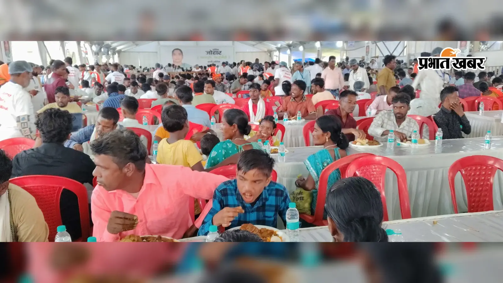 हेमंत सोरेन की मां के संस्कार भोज में उमड़ा जनसैलाब, बाबा रामदेव समेत कई दिग्गज पहुंचे नेमरा