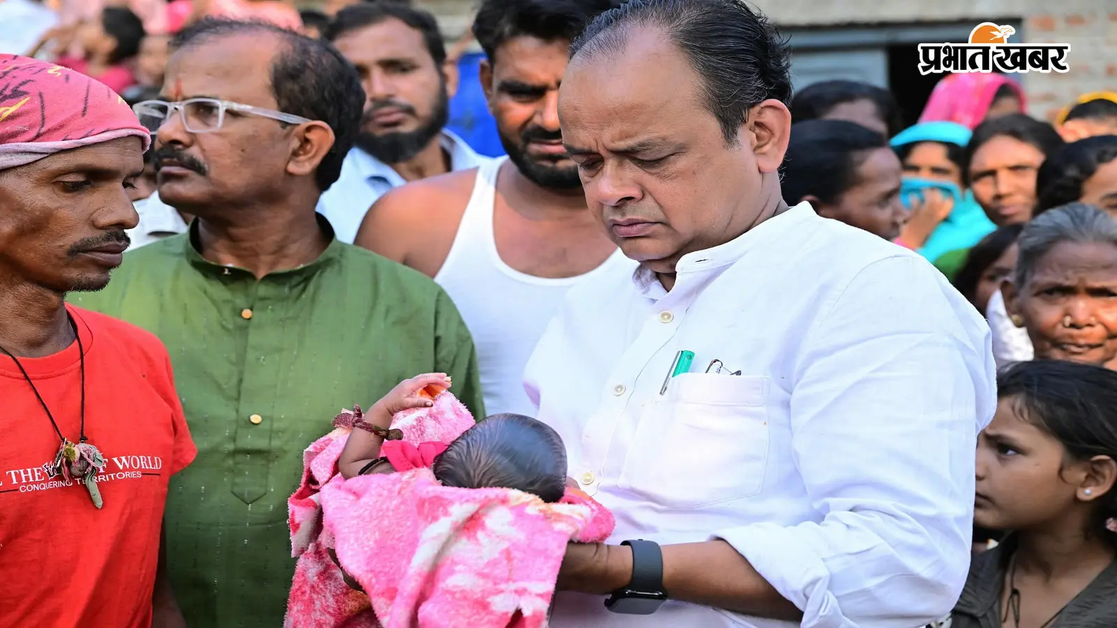 मां की ममता से वंचित मासूम को स्वास्थ्य मंत्री इरफान अंसारी ने लिया गोद, बोले- अब इस बच्चे की जिम्मेदारी मेरी