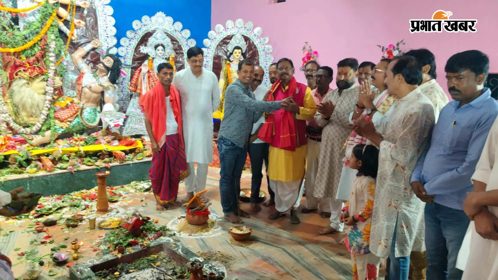 350 साल पुरानी दुर्गा पूजा में पहुंचे अर्जुन मुंडा, मां की आरती उतार मांगा आशीर्वाद