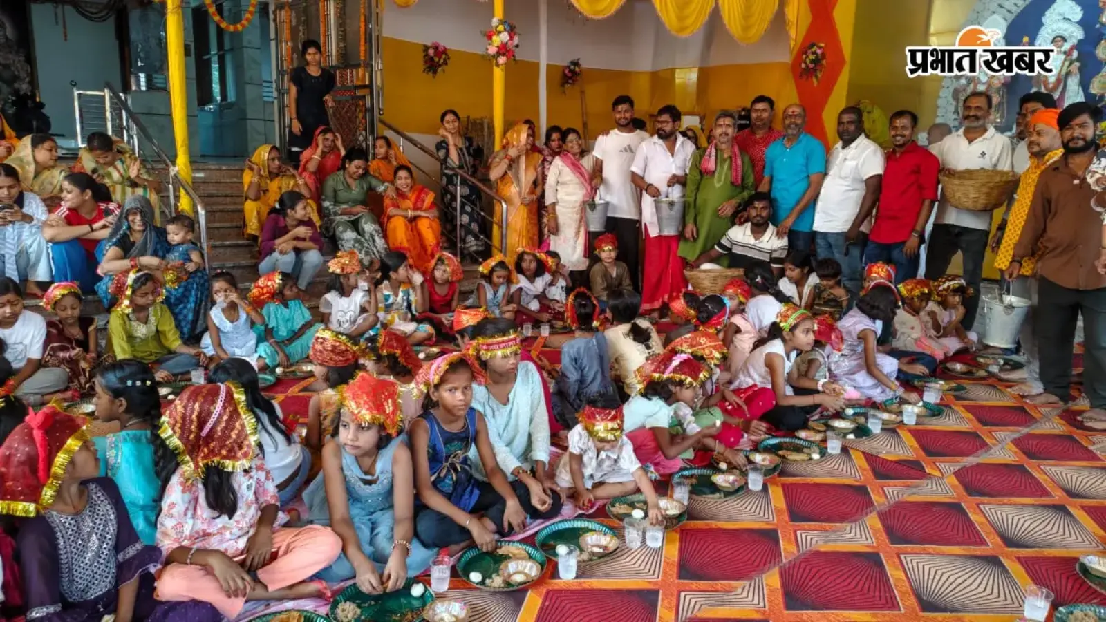 101 कन्याओं के पूजन के साथ मनाई गई महानवमी, चरण धोकर तिलक लगाया, भोग खिलाकर दिया उपहार