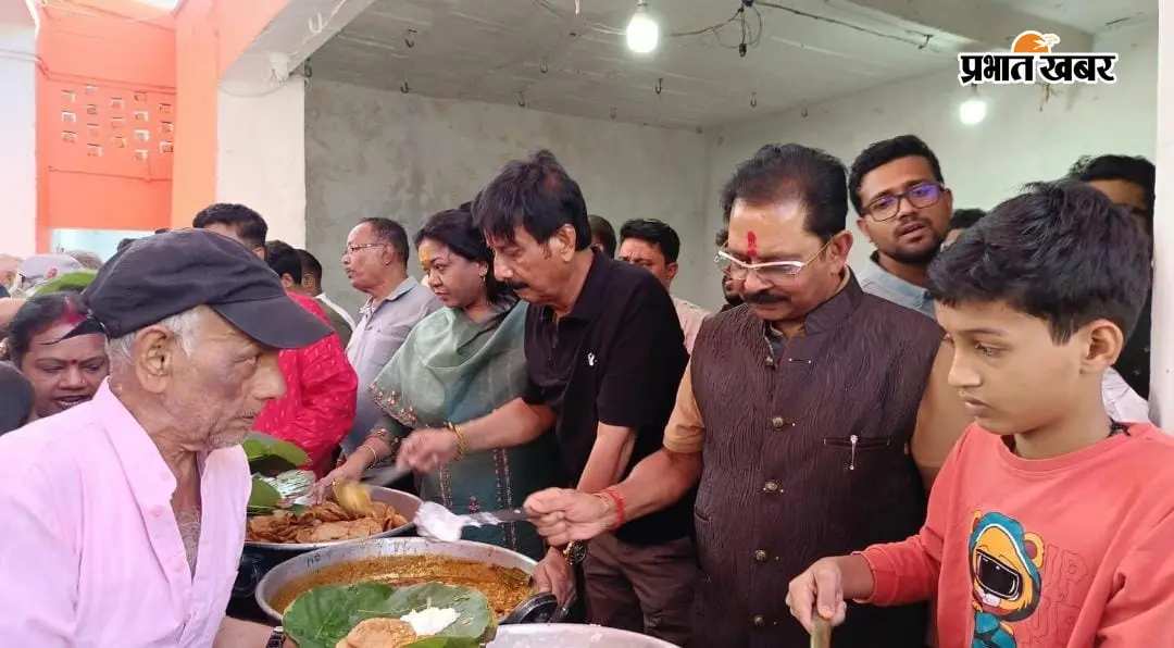 महानवमी पर धीरज प्रसाद साहू ने दुर्गाबाड़ी मंदिर में की पूजा-अर्चना, भंडारे में हुए शामिल