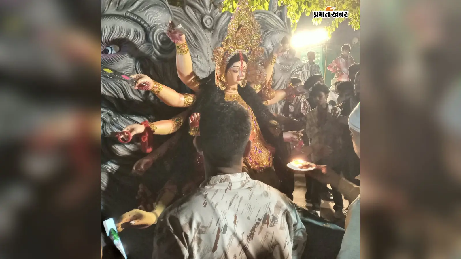 नम आंखों से मां दुर्गा की विदाई, पलामू में देर रात तक चलता रहा प्रतिमा विसर्जन का सिलसिला