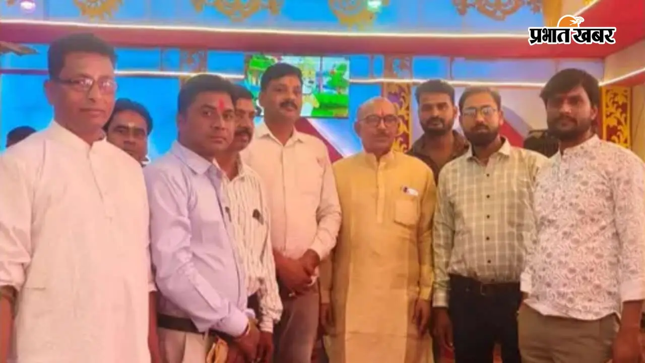विजयादशमी पर फतेहपुर दुर्गा मंदिर पहुंचे विधानसभा अध्यक्ष रवींद्रनाथ महतो, मां दुर्गा से की झारखंड की खुशहाली की कामना