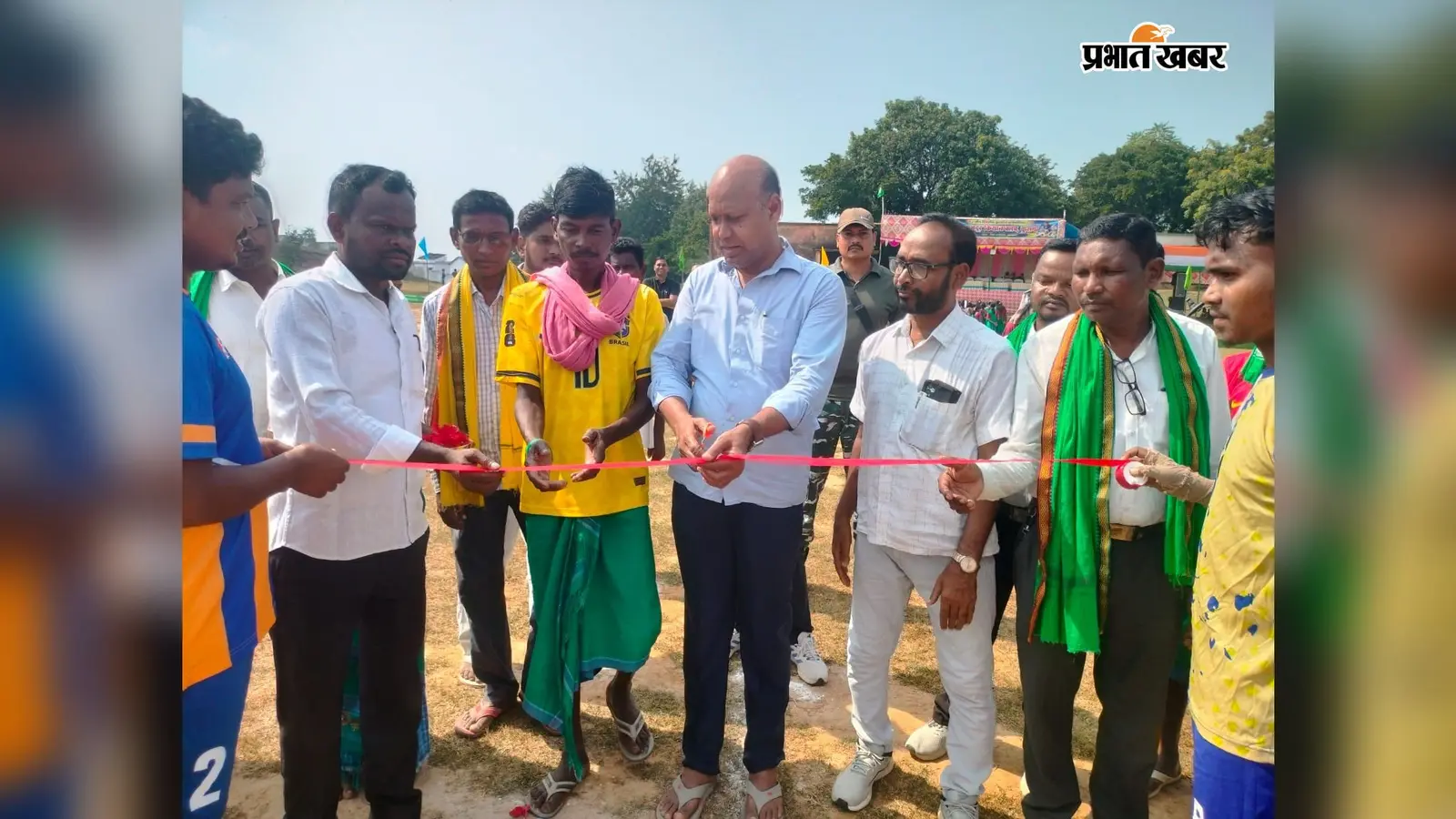उधवा के कुसमा में फुटबॉल का रोमांच शुरू, विधायक एमटी राजा ने किया तीन दिवसीय टूर्नामेंट का उद्घाटन