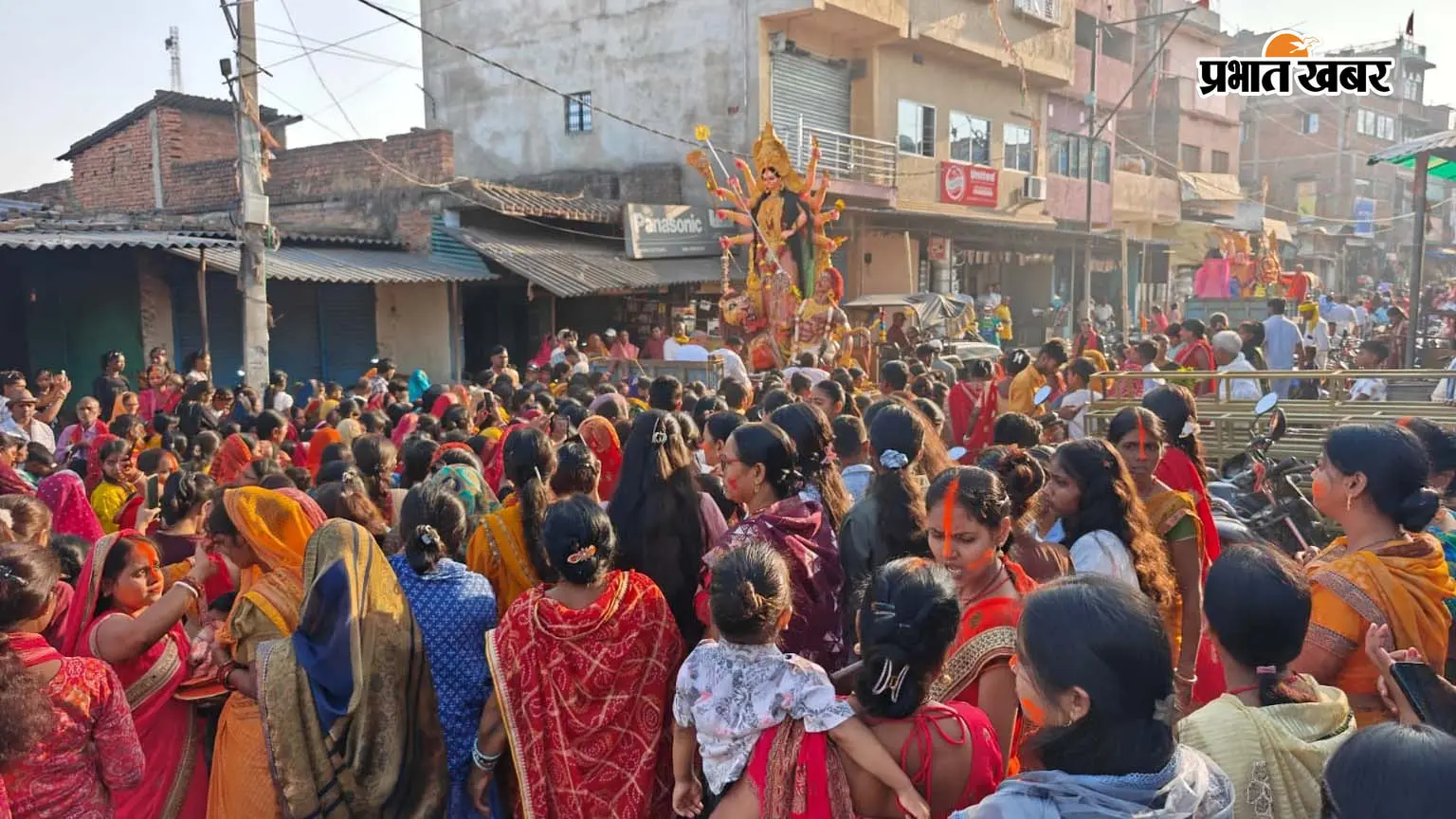 टंडवा में मां दुर्गा की विदाई के साथ खत्म हुआ उत्सव, श्रद्धालुओं ने मांगा सुख-समृद्धि का आशीर्वाद