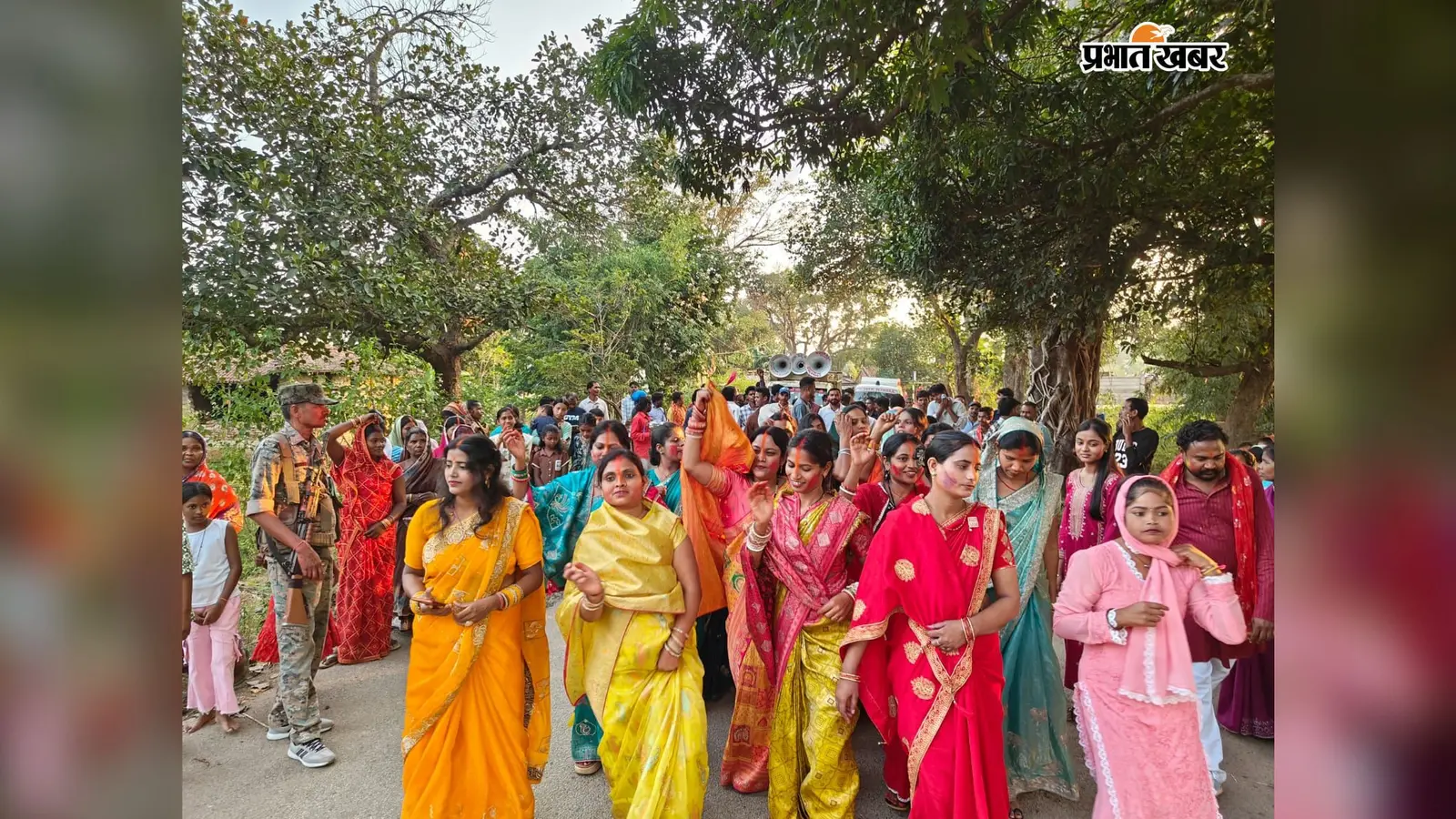 नम आंखों से मां दुर्गा को दी विदाई, रनिया के गढ़ सिदम तालाब में हुआ प्रतिमा विसर्जन