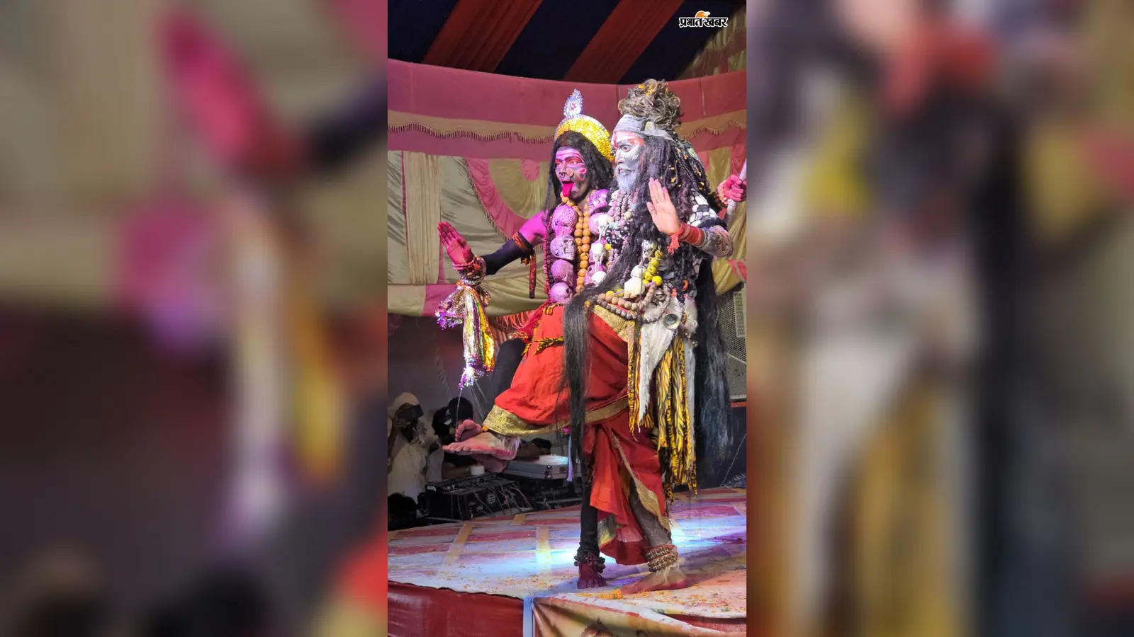 चतरा: शिव तांडव की प्रस्तुति ने खींचा ध्यान, मां दुर्गा की विदाई में झूमे कुंदा के श्रद्धालु
