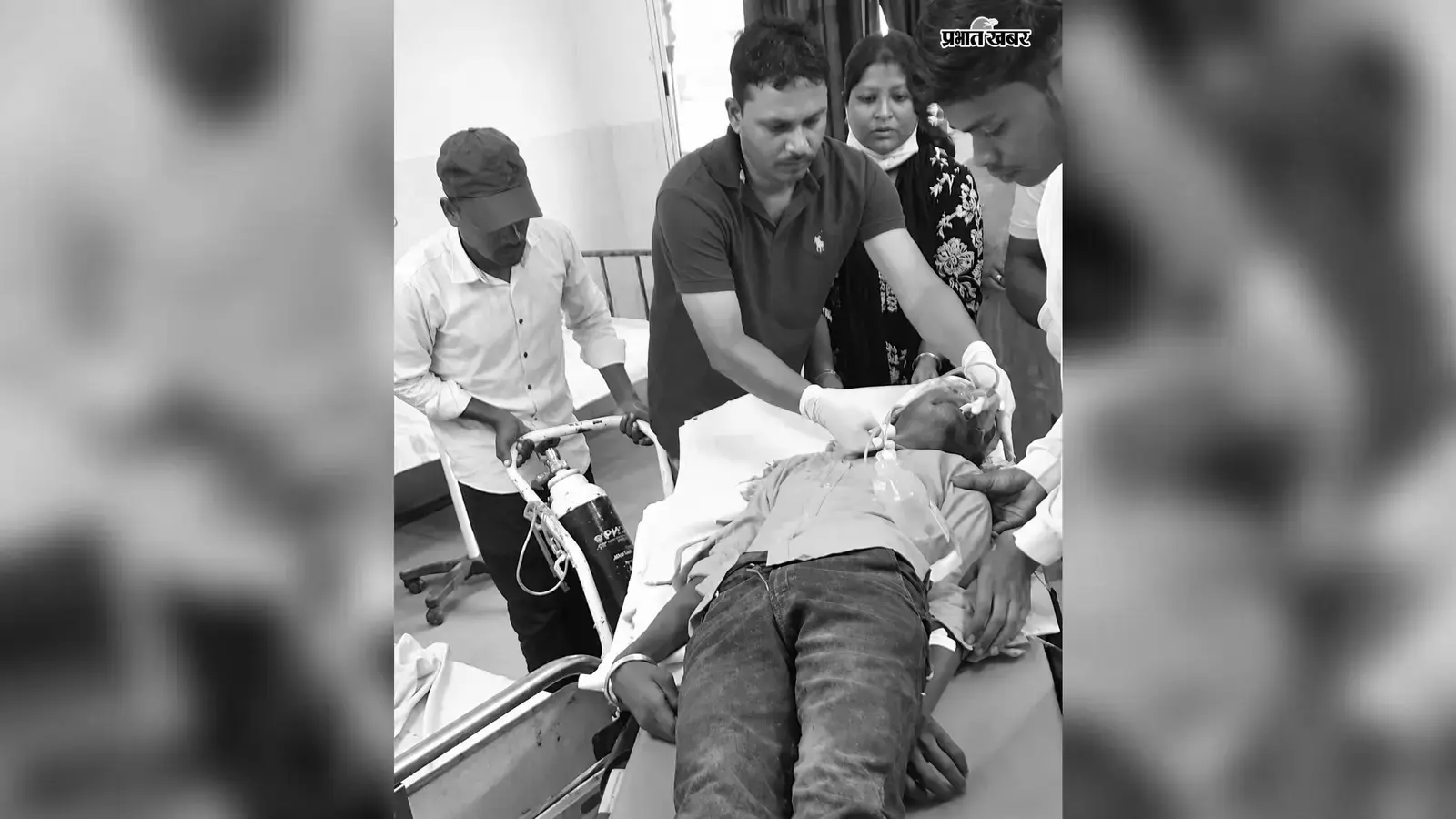 कसमार में सड़क पर बिखरी छाई ने बरपाया कहर: बाइक फिसलने से दो युवक गंभीर रूप से घायल