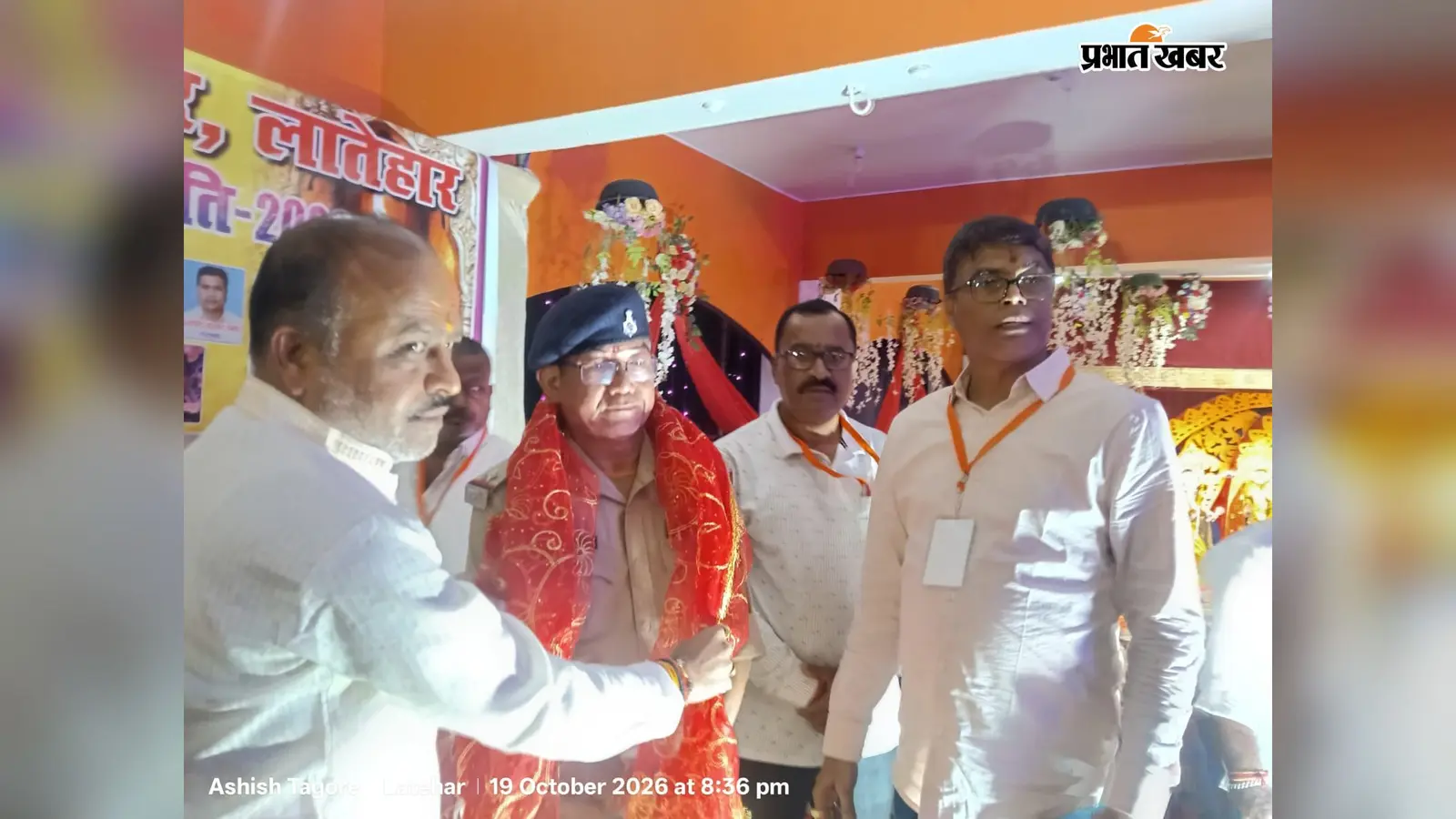 लातेहार में राष्ट्रपति पुरस्कार से सम्मानित एएसआइ सुनील थापा को मंदिर समिति ने किया सम्मानित