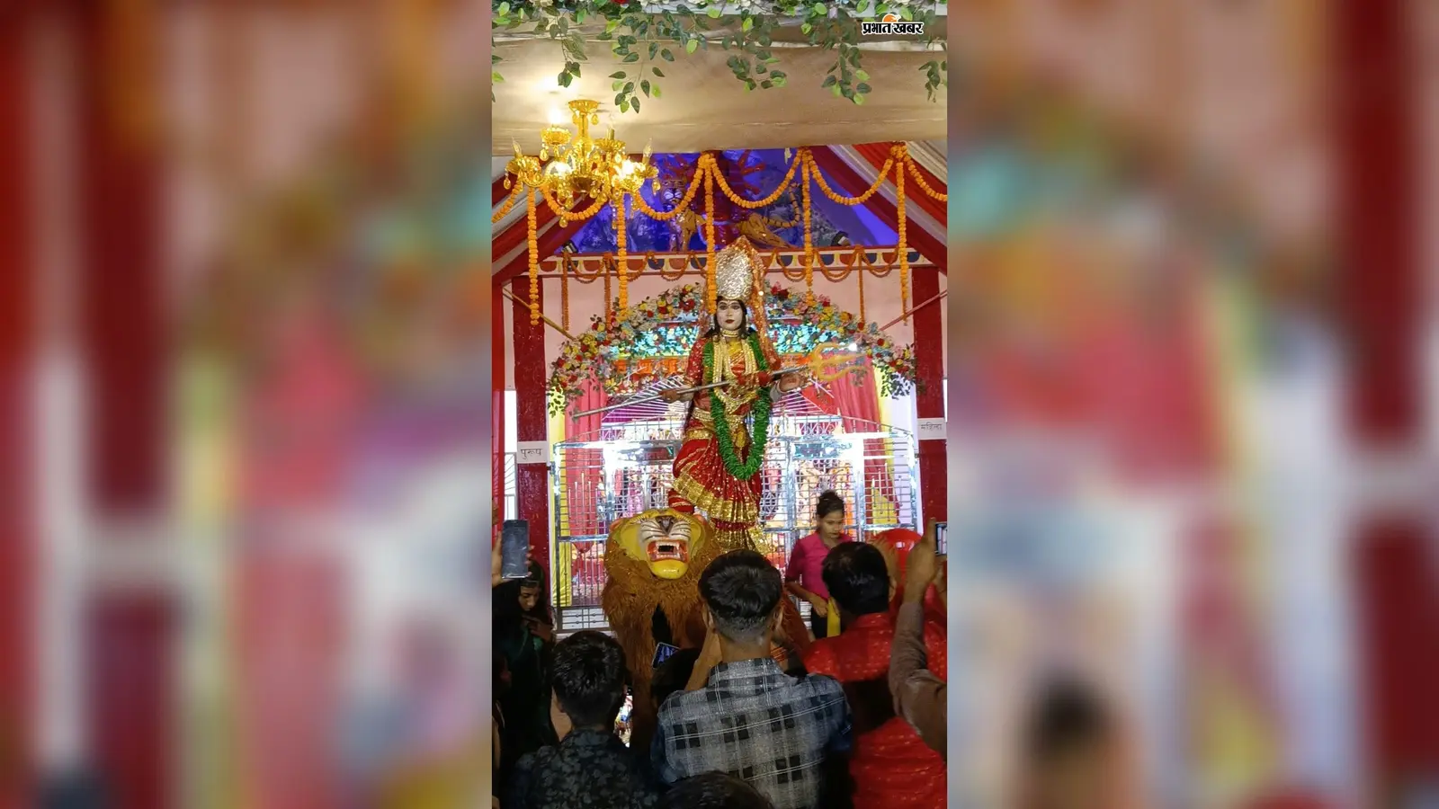 Koderma: मरकच्चो में दुर्गा पूजा में जागरण की धूम, महाकाल के तांडव और मां शेरावाली की झांकी ने मोहा मन