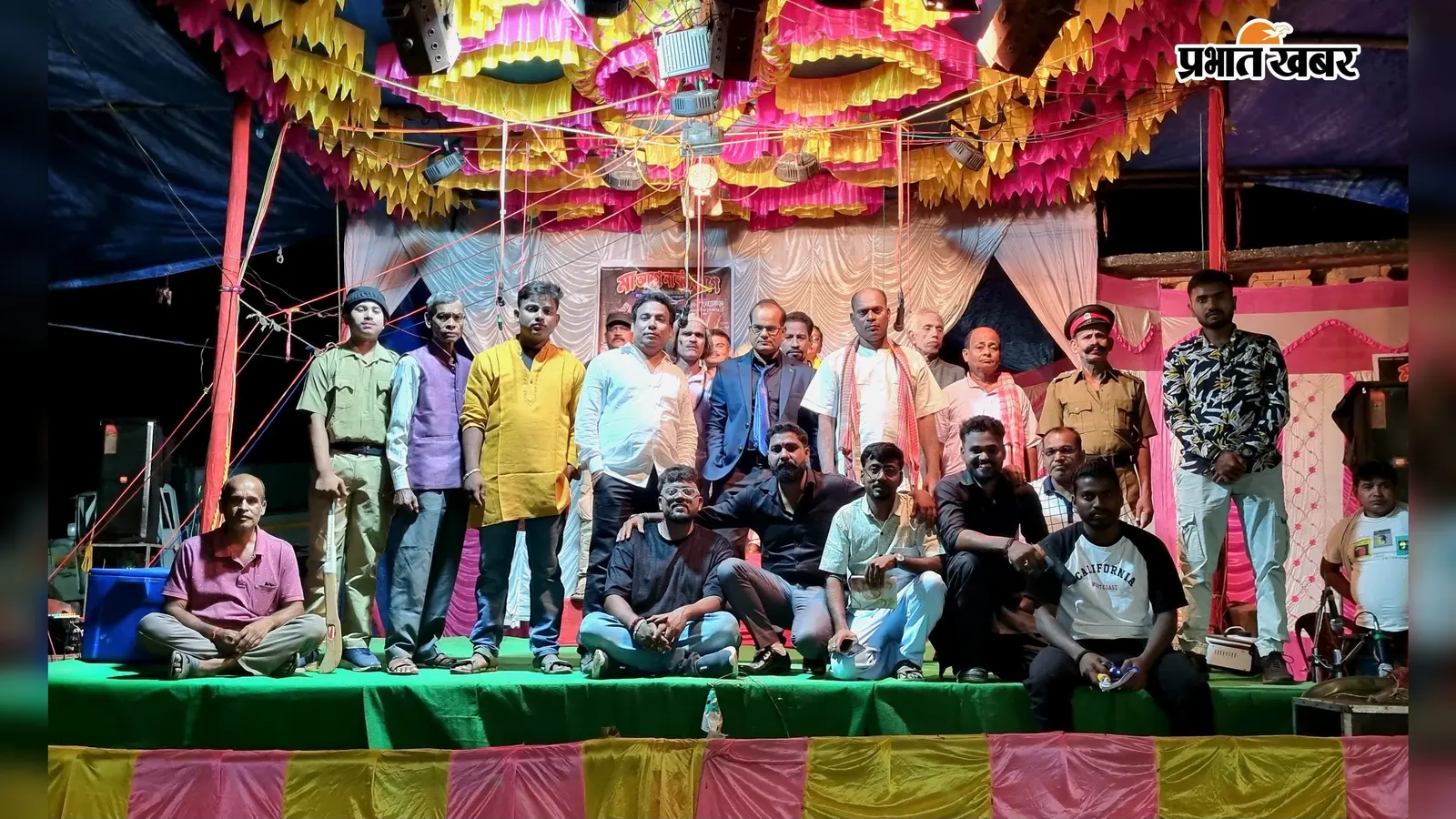 स्मार्टफोन के दौर में बांग्ला जात्रा पर संकट, सुखजोड़ा में कलाकारों ने मंचन से दिया परंपरा बचाने का संदेश