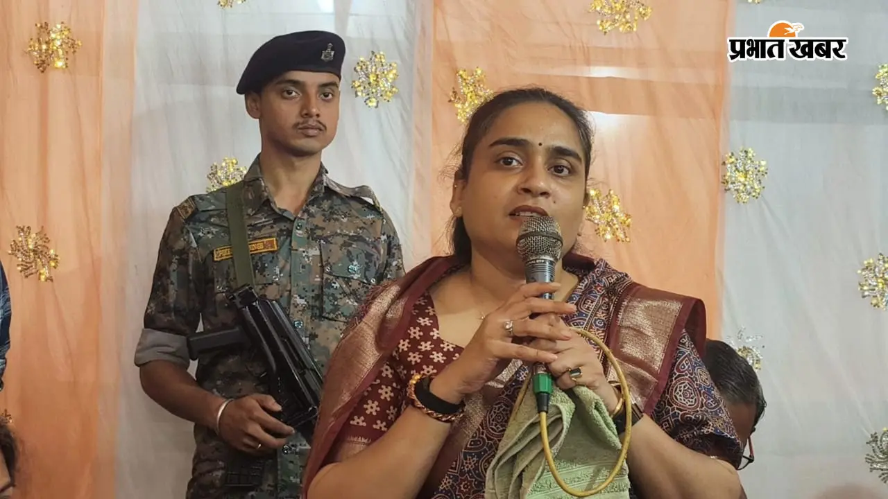 भौंरा गौरखूंटी में धूमधाम से हुआ रावण दहन, पूर्व विधायक पूर्णिमा नीरज सिंह ने किया शुभारंभ