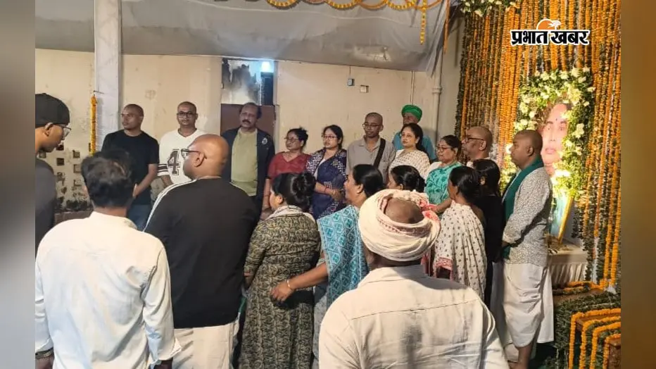 मां रुपी सोरेन के श्राद्धकर्म के बाद नेमरा से रांची लौटे CM हेमंत सोरेन, परिवार से मिलकर ली विदाई