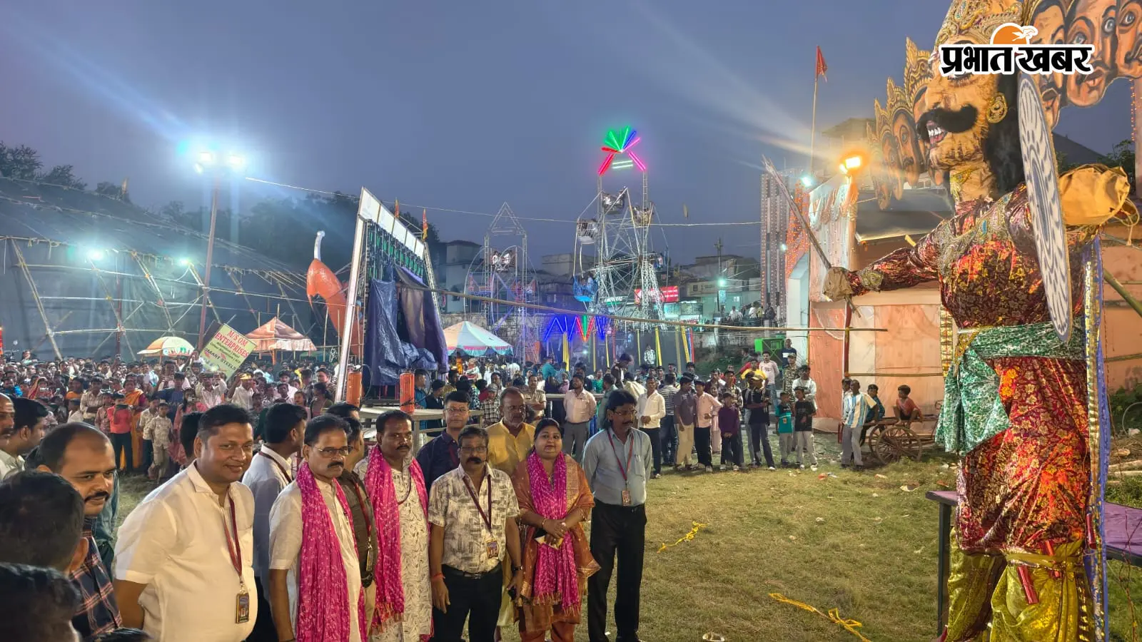 Watch Video : दुमका में 10 फीट ऊंचे रावण के पुतले का दहन, आज 35 फीट ऊंचे ग्रीस लगे खंभे से घड़ा उतारने की प्रतियोगिता